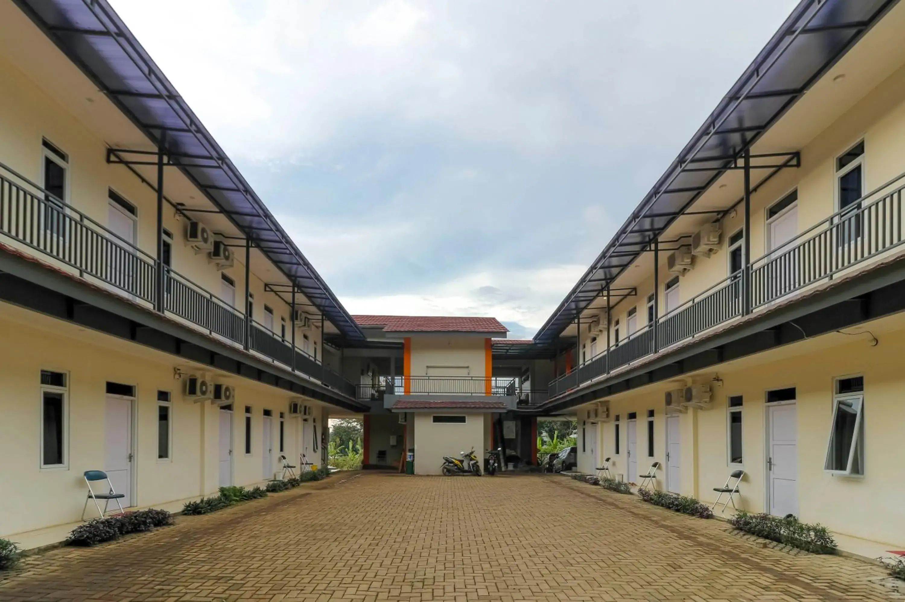 Property building in RedDoorz near Exit Toll Bogor Property building in RedDoorz near Exit Toll Bogor