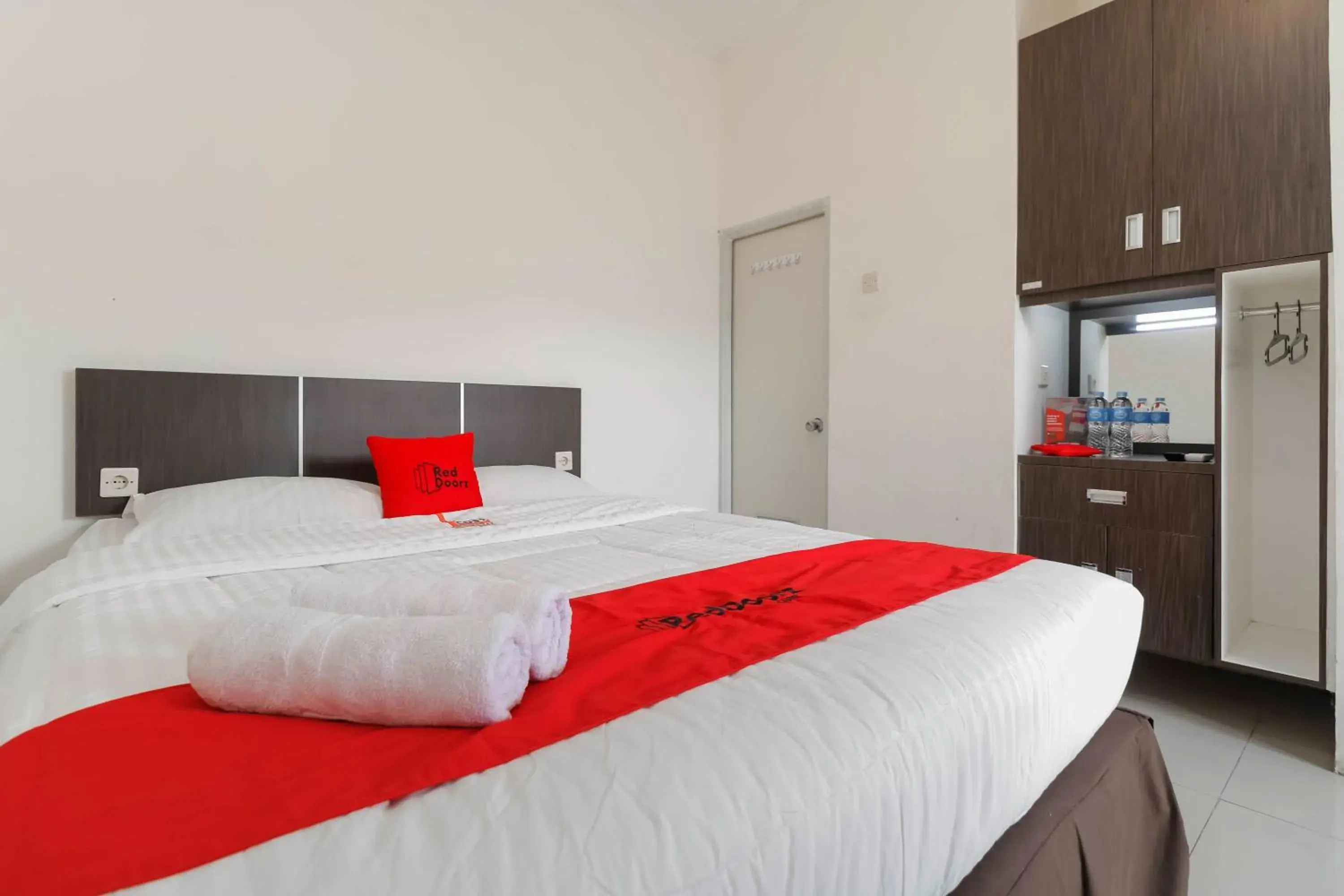 Bedroom, Bed in RedDoorz near Exit Toll Bogor Bedroom, Bed in RedDoorz near Exit Toll Bogor