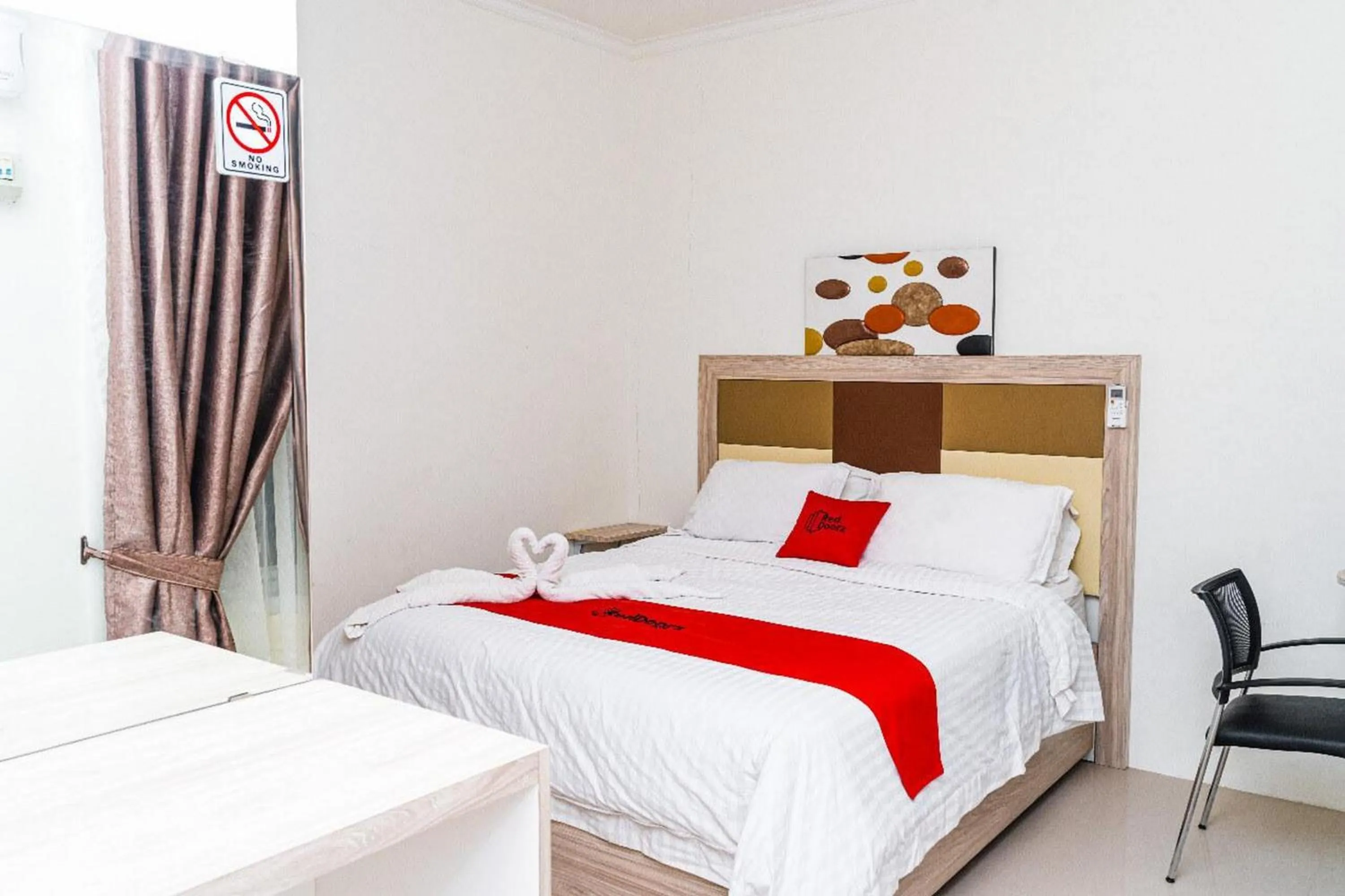 Bedroom, Bed in RedDoorz near Exit Toll Bogor