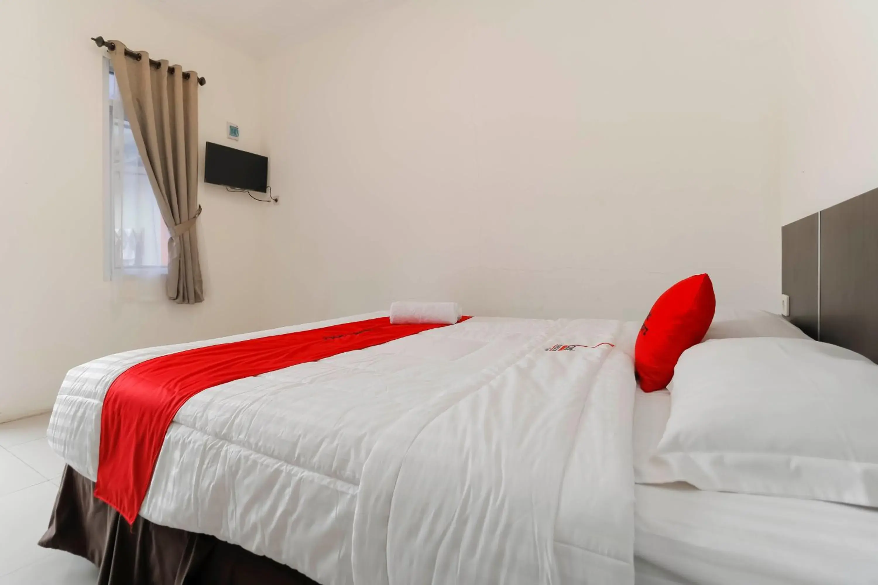 Bedroom, Bed in RedDoorz near Exit Toll Bogor Bedroom, Bed in RedDoorz near Exit Toll Bogor