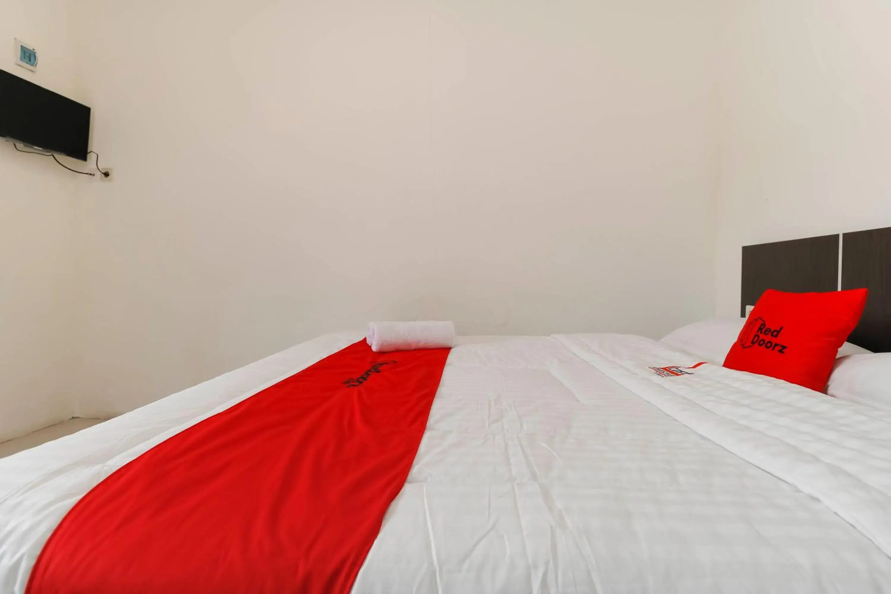 Bedroom, Bed in RedDoorz near Exit Toll Bogor Bedroom, Bed in RedDoorz near Exit Toll Bogor