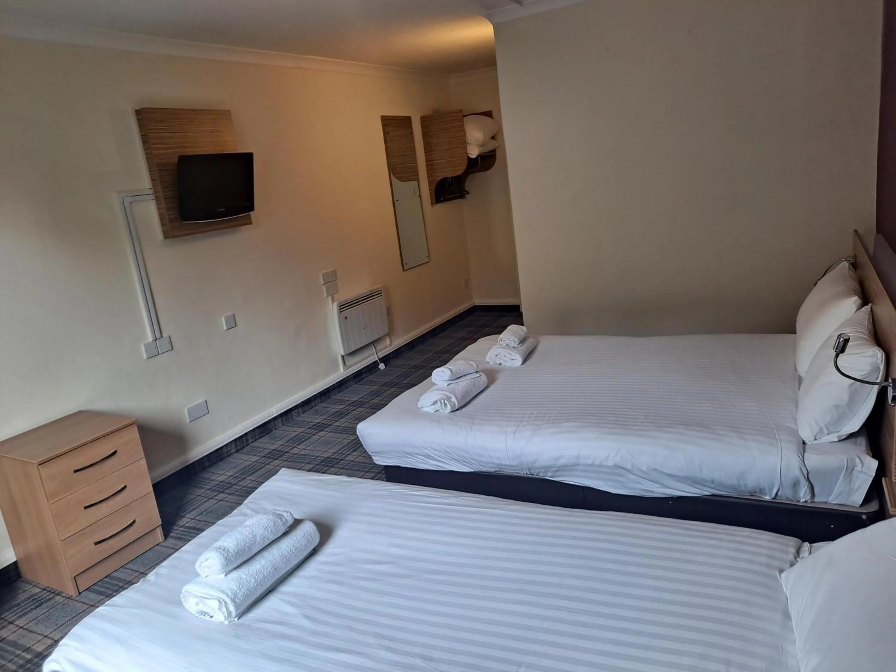 Bed in Britannia Edinburgh Hotel