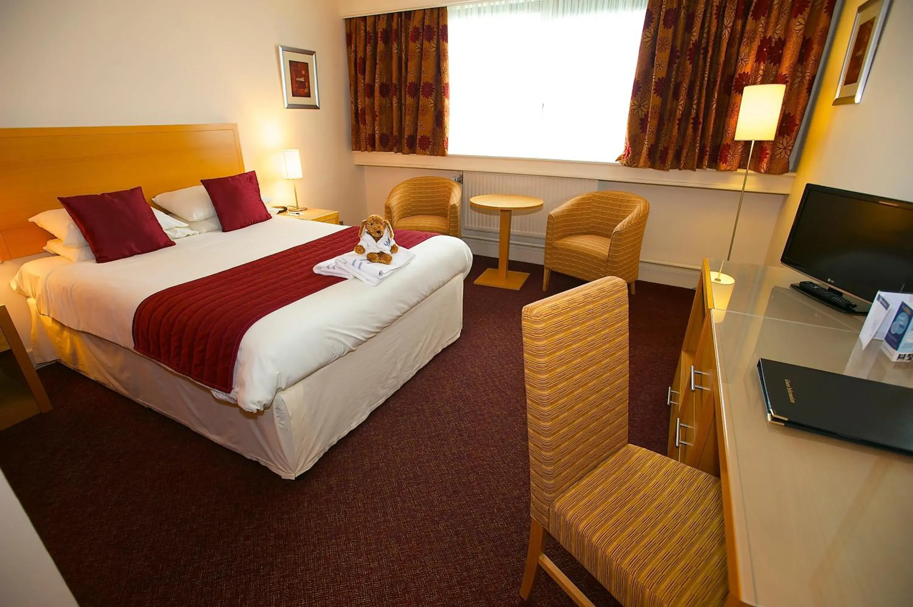 Photo of the whole room, Bed in Best Western Frodsham Forest Hills Hotel Photo of the whole room, Bed in Best Western Frodsham Forest Hills Hotel
