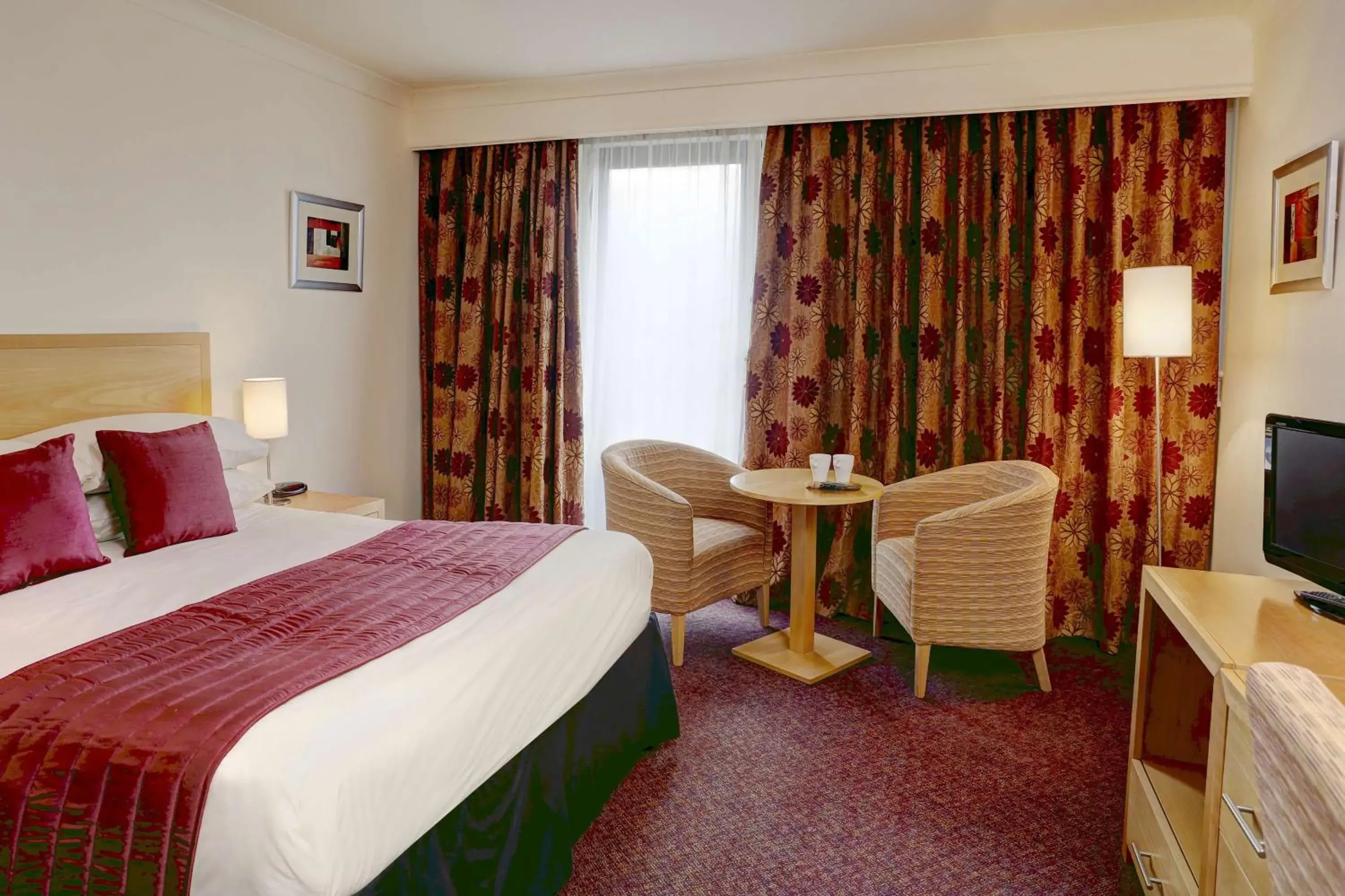 Bedroom, Bed in Best Western Frodsham Forest Hills Hotel Bedroom, Bed in Best Western Frodsham Forest Hills Hotel