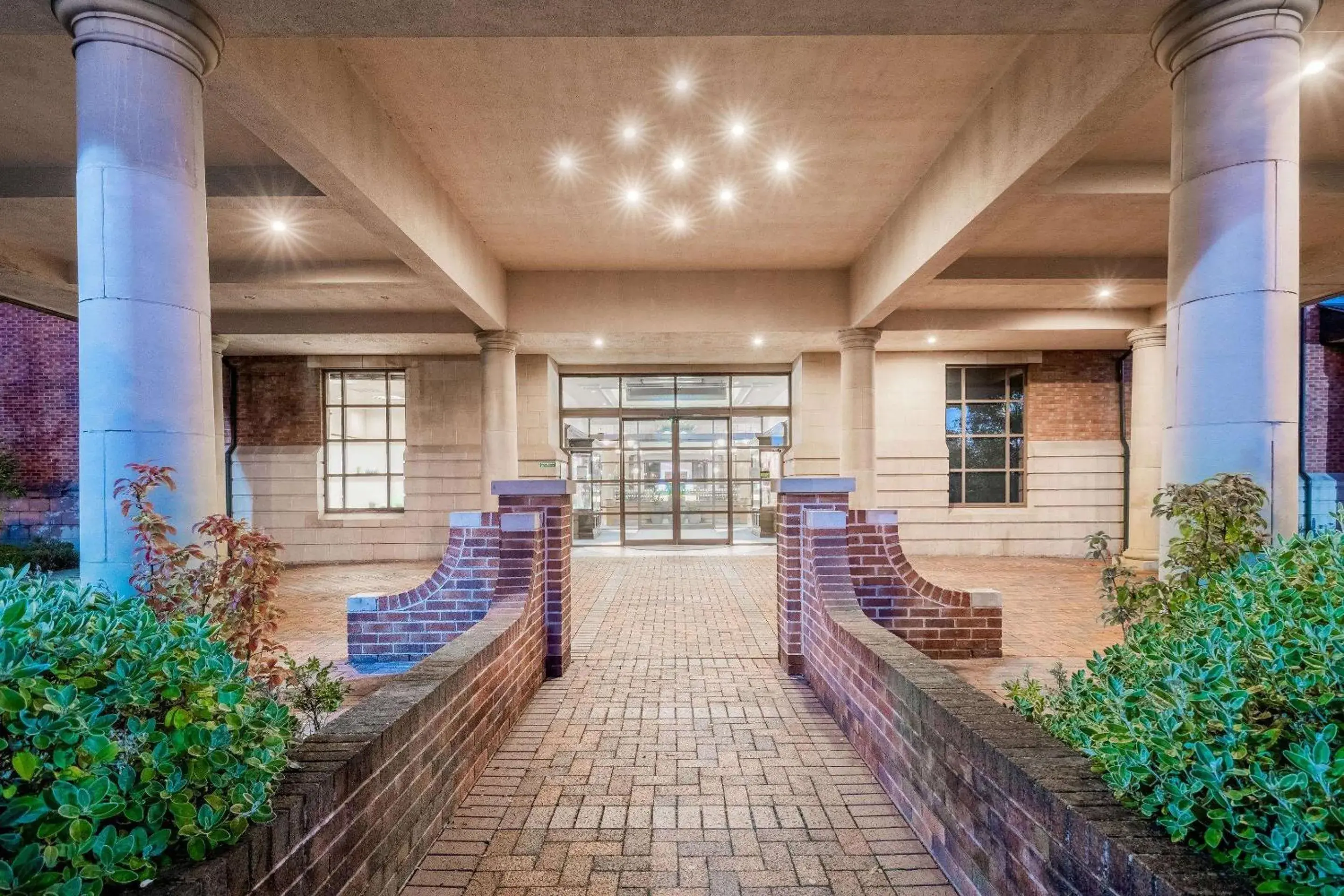 Property building in Cedar Court Bradford Hotel Property building in Cedar Court Bradford Hotel