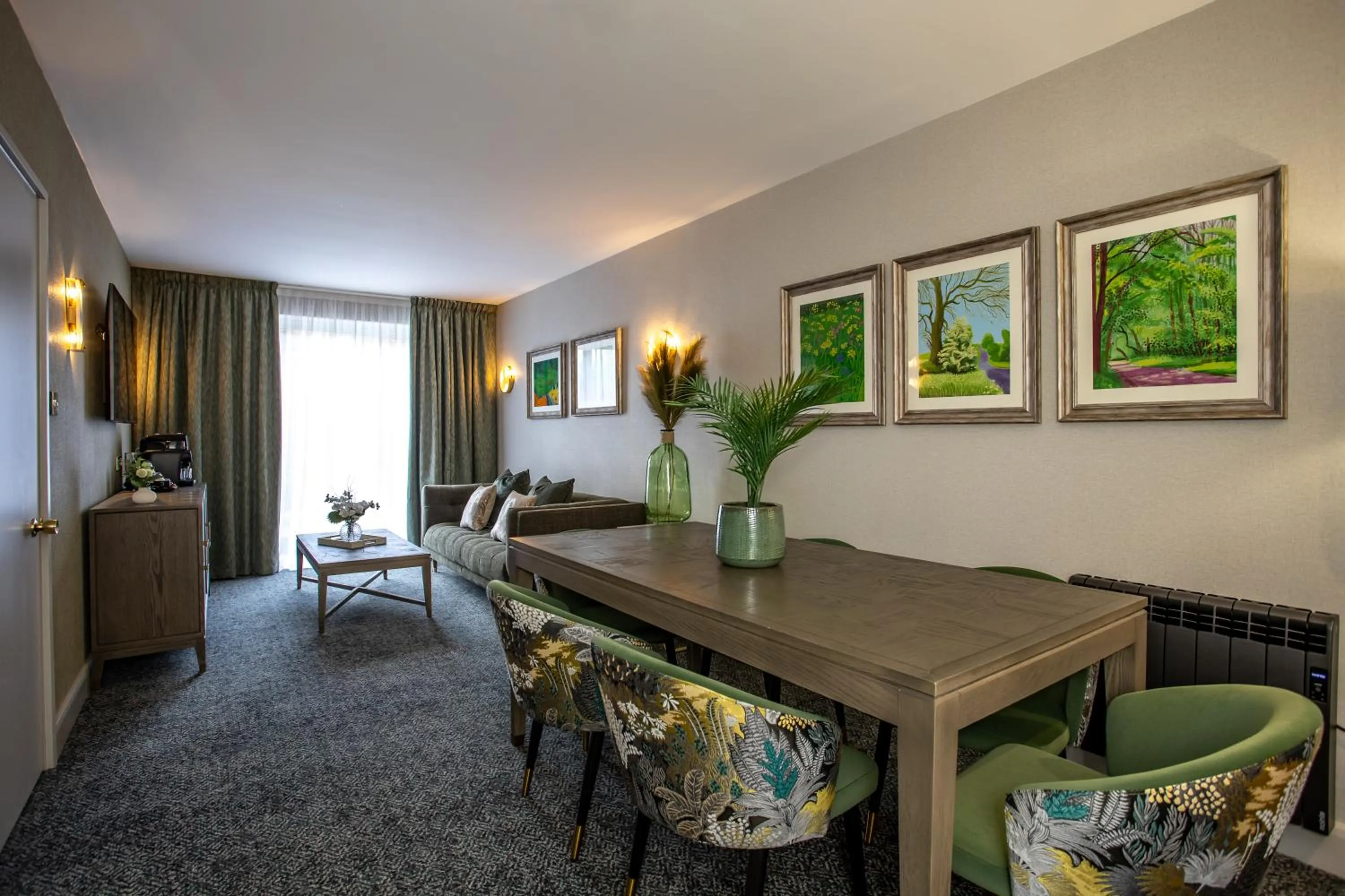 Lounge or bar in Cedar Court Bradford Hotel