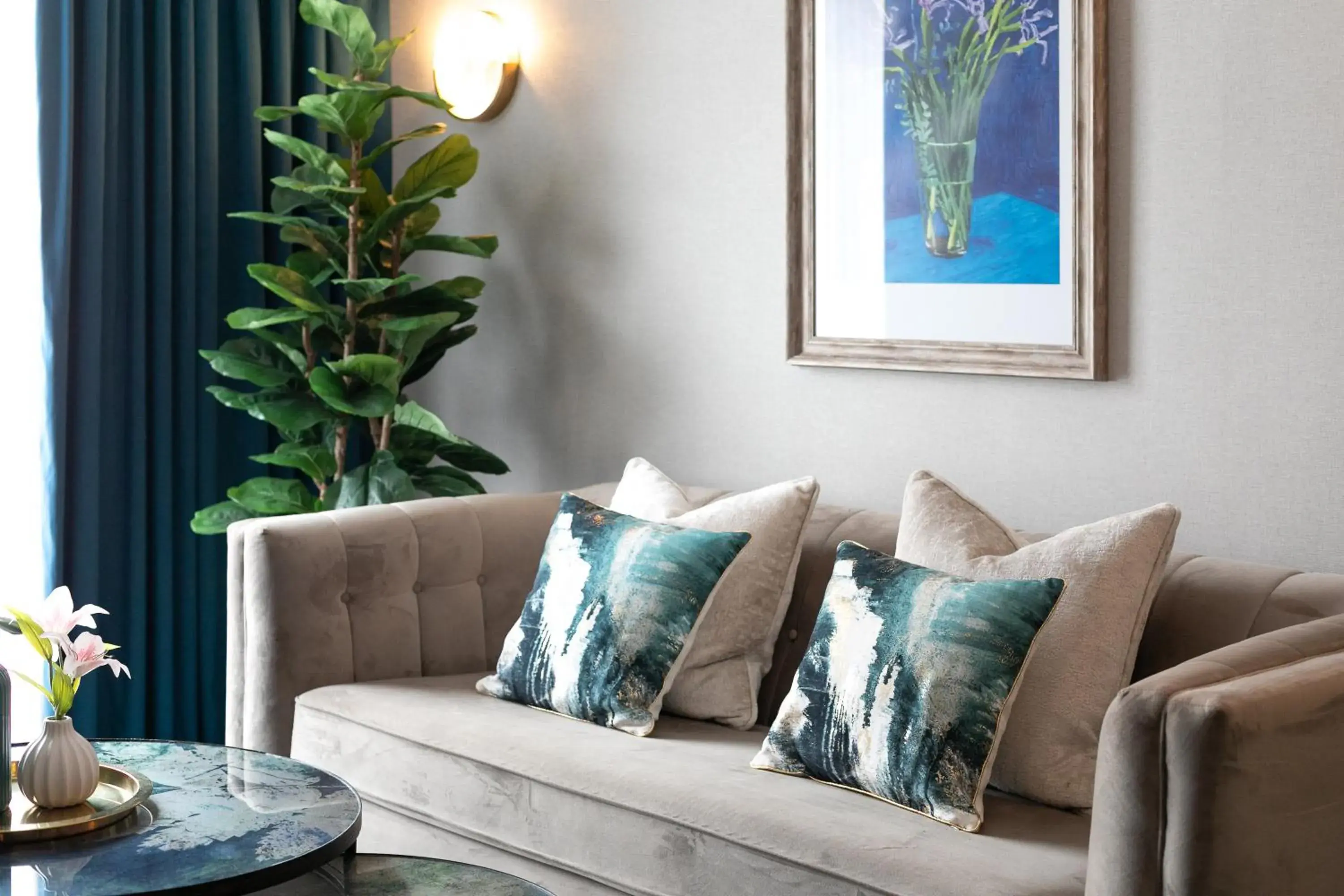 Lounge or bar in Cedar Court Bradford Hotel Lounge or bar in Cedar Court Bradford Hotel