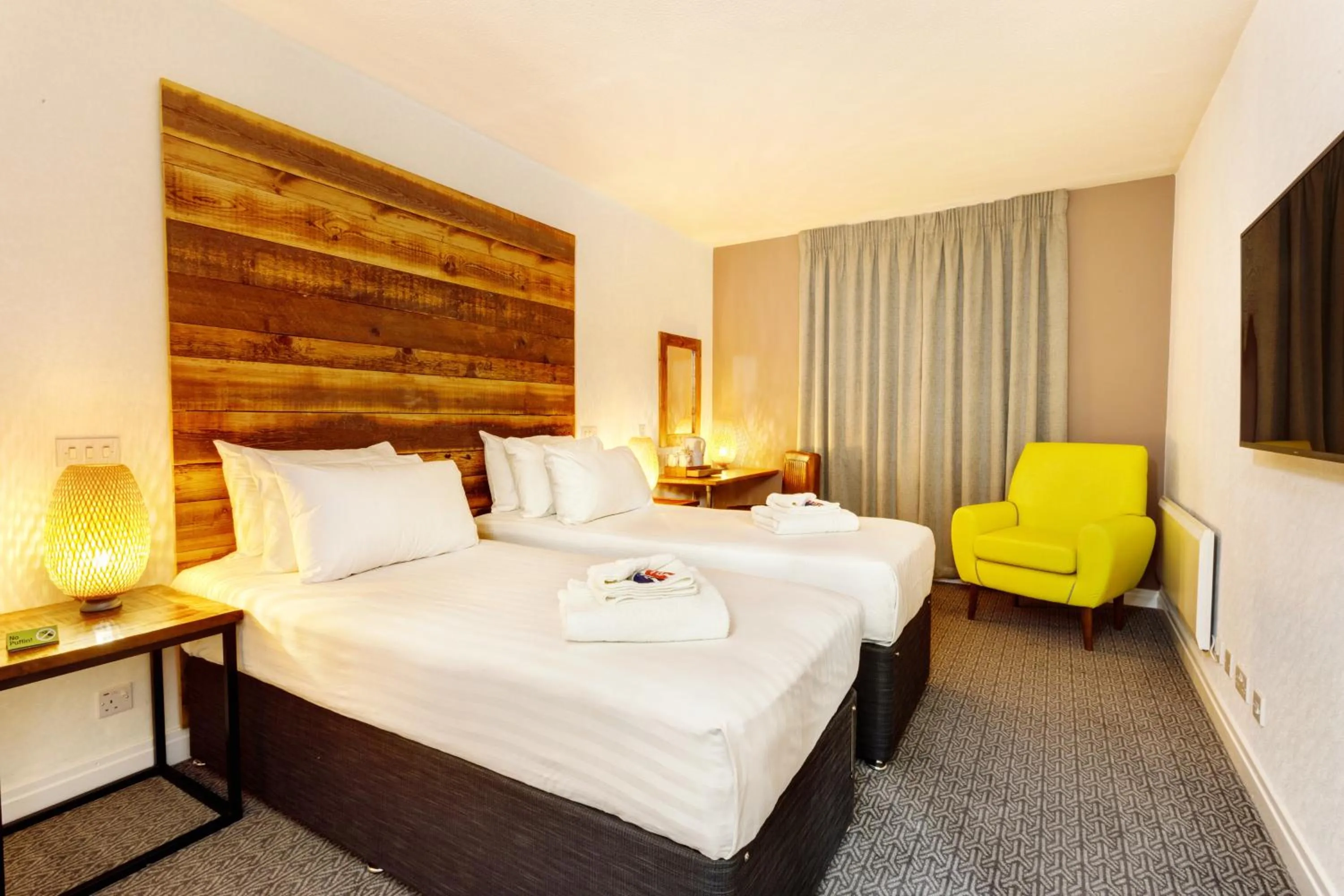 Bed in Cedar Court Bradford Hotel