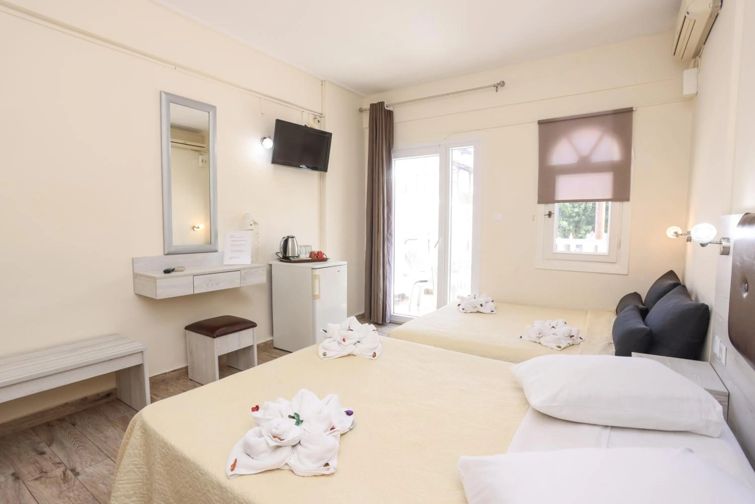 Photo of the whole room, Bed in Summer Beach Hotel