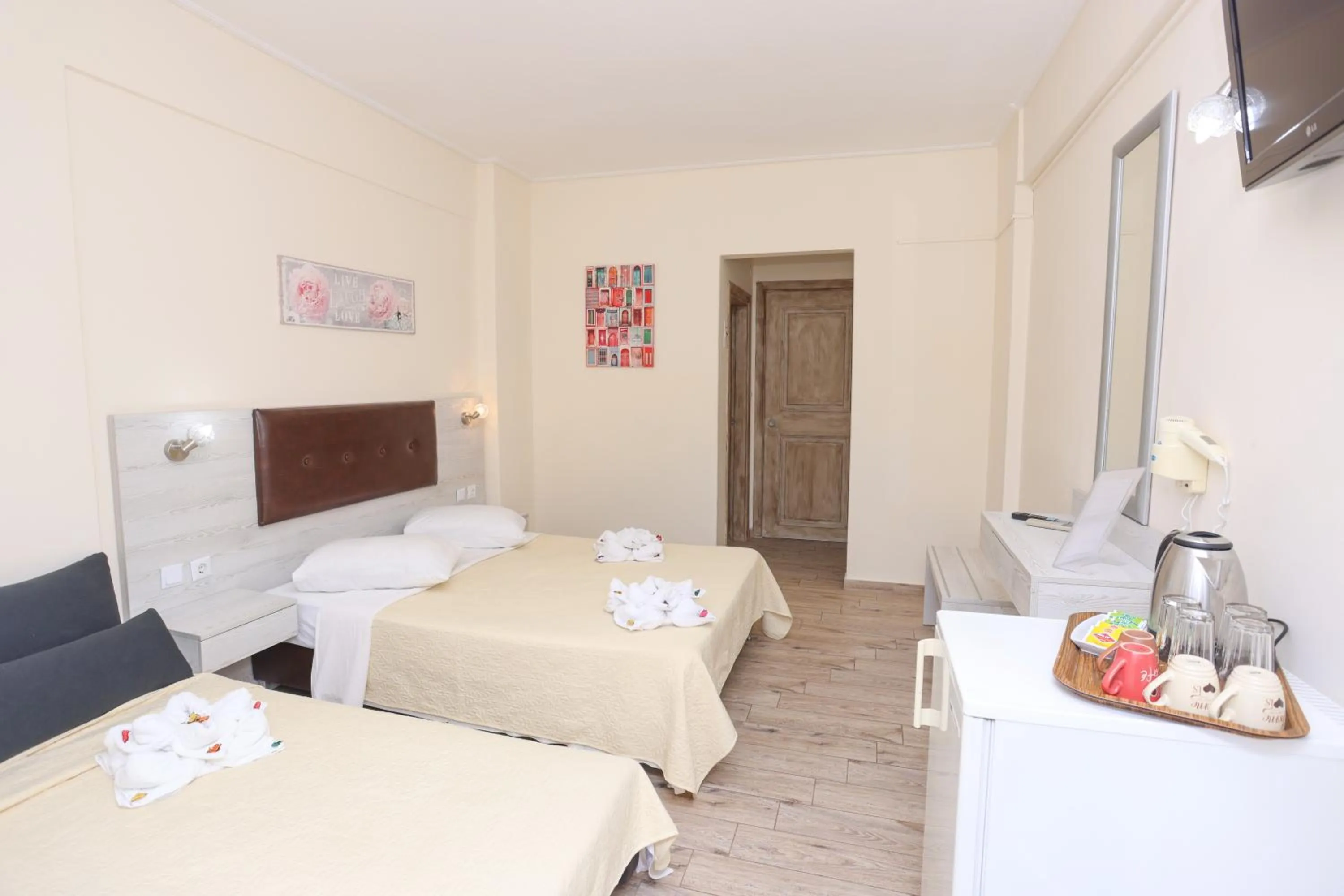 Photo of the whole room, Bed in Summer Beach Hotel