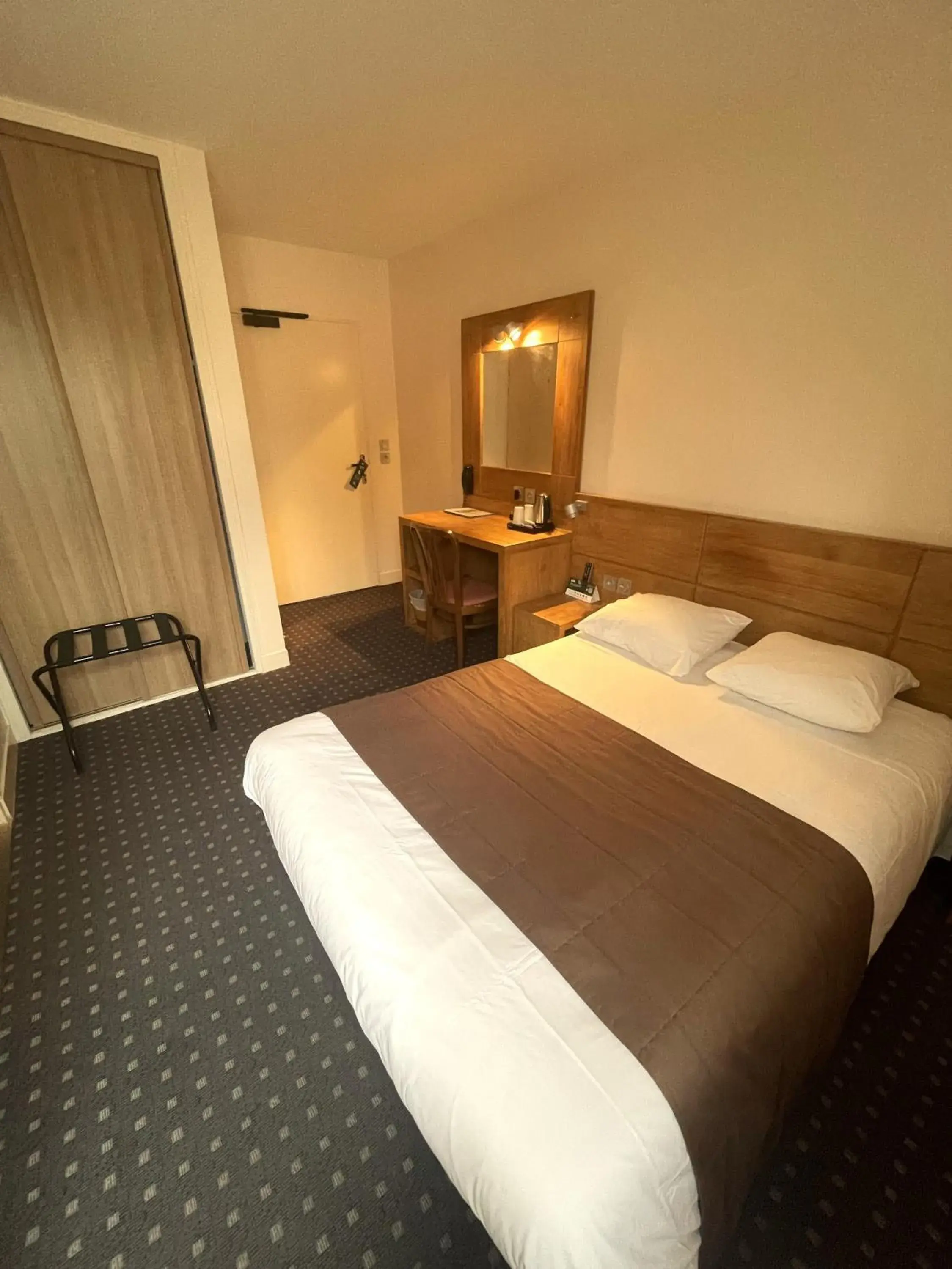 Bed in Logis Hôtel Restaurant Du Labrador Bed in Logis Hôtel Restaurant Du Labrador