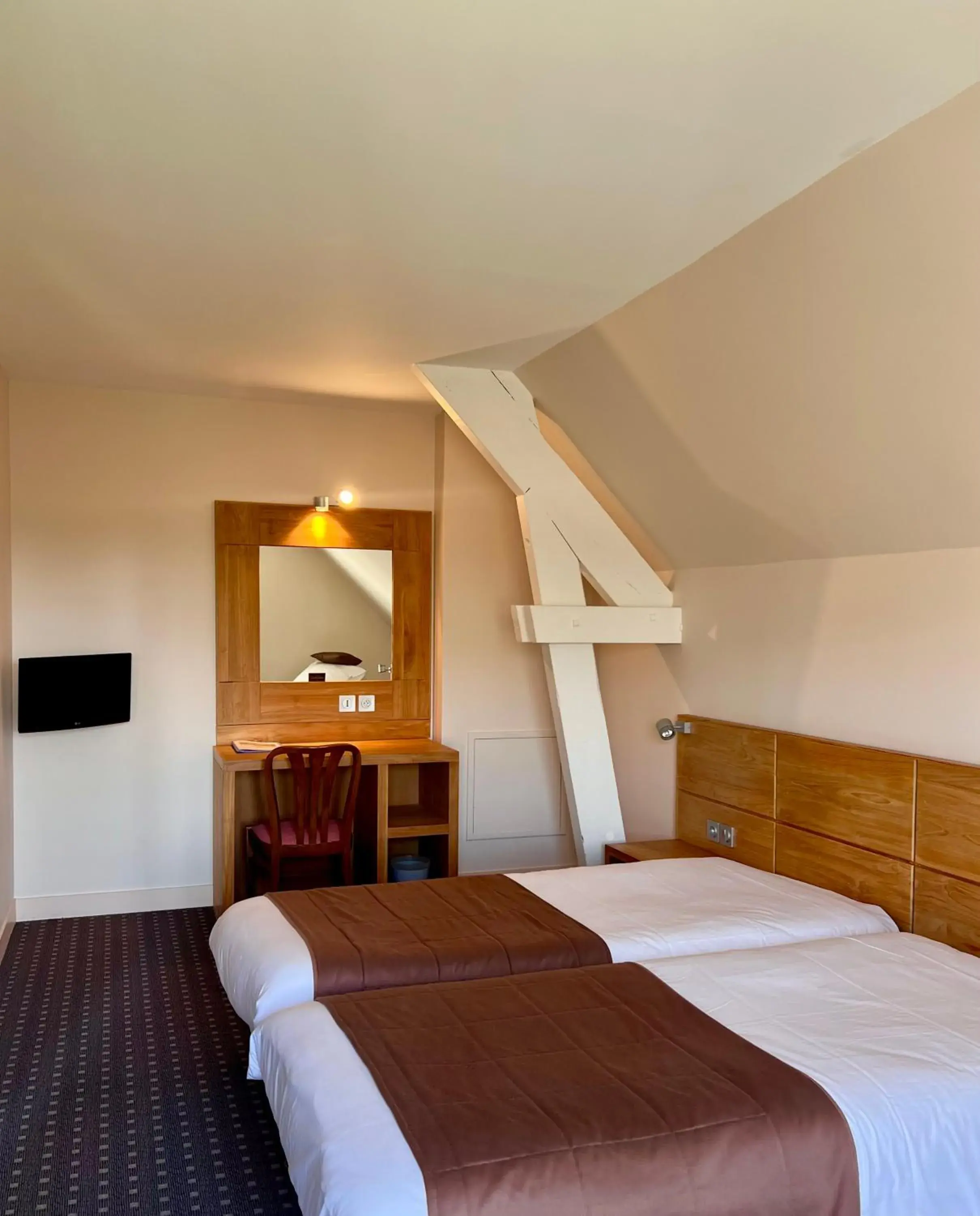 Bed in Logis Hôtel Restaurant Du Labrador Bed in Logis Hôtel Restaurant Du Labrador