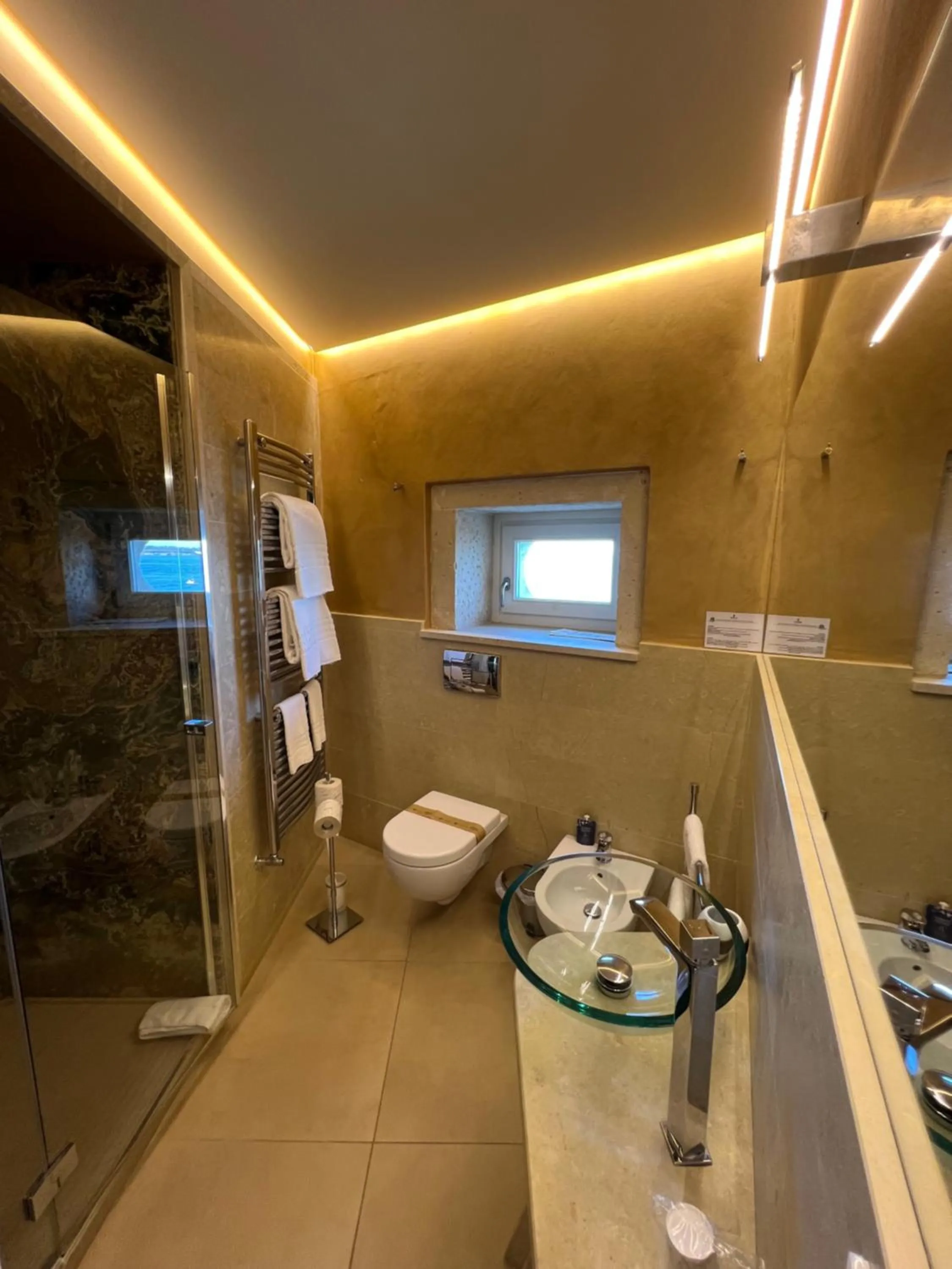 Bathroom in Hotel Ortigia Royal Suite