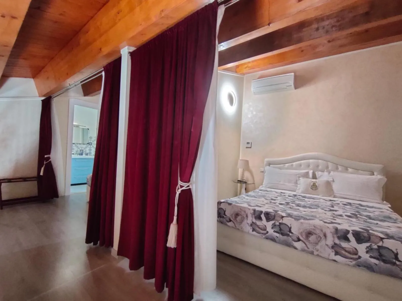 Bed in Hotel Ortigia Royal Suite