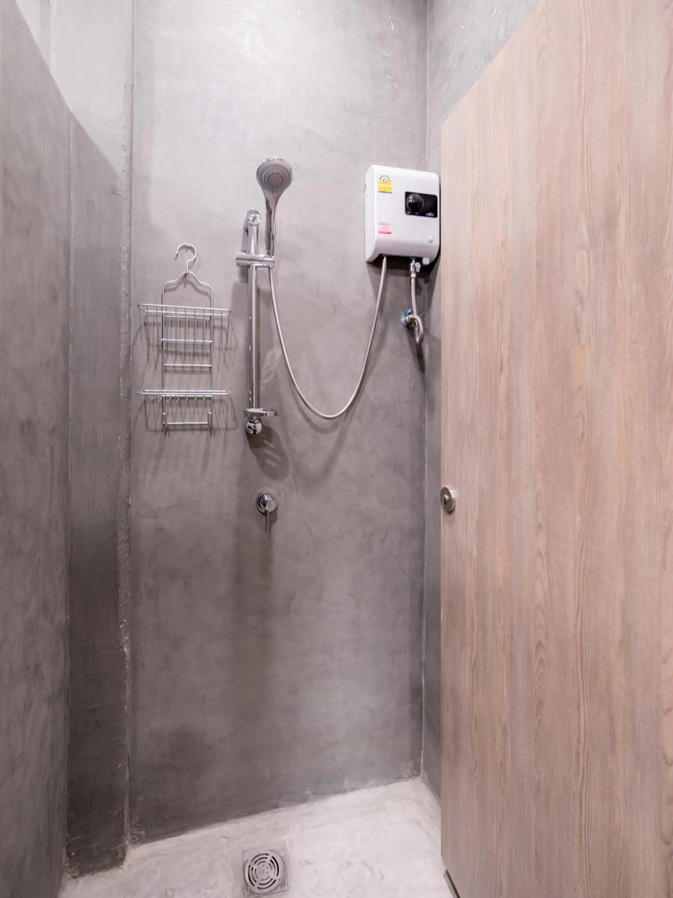 Toilet in Norn Yaowarat Hotel