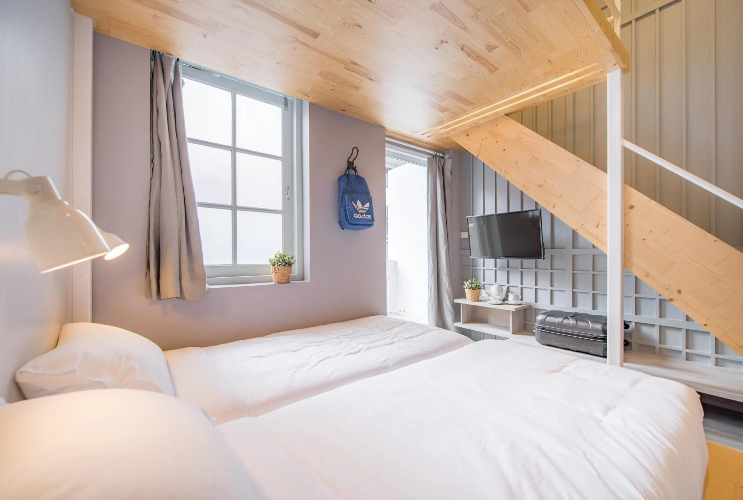 Photo of the whole room, Bed in Norn Yaowarat Hotel