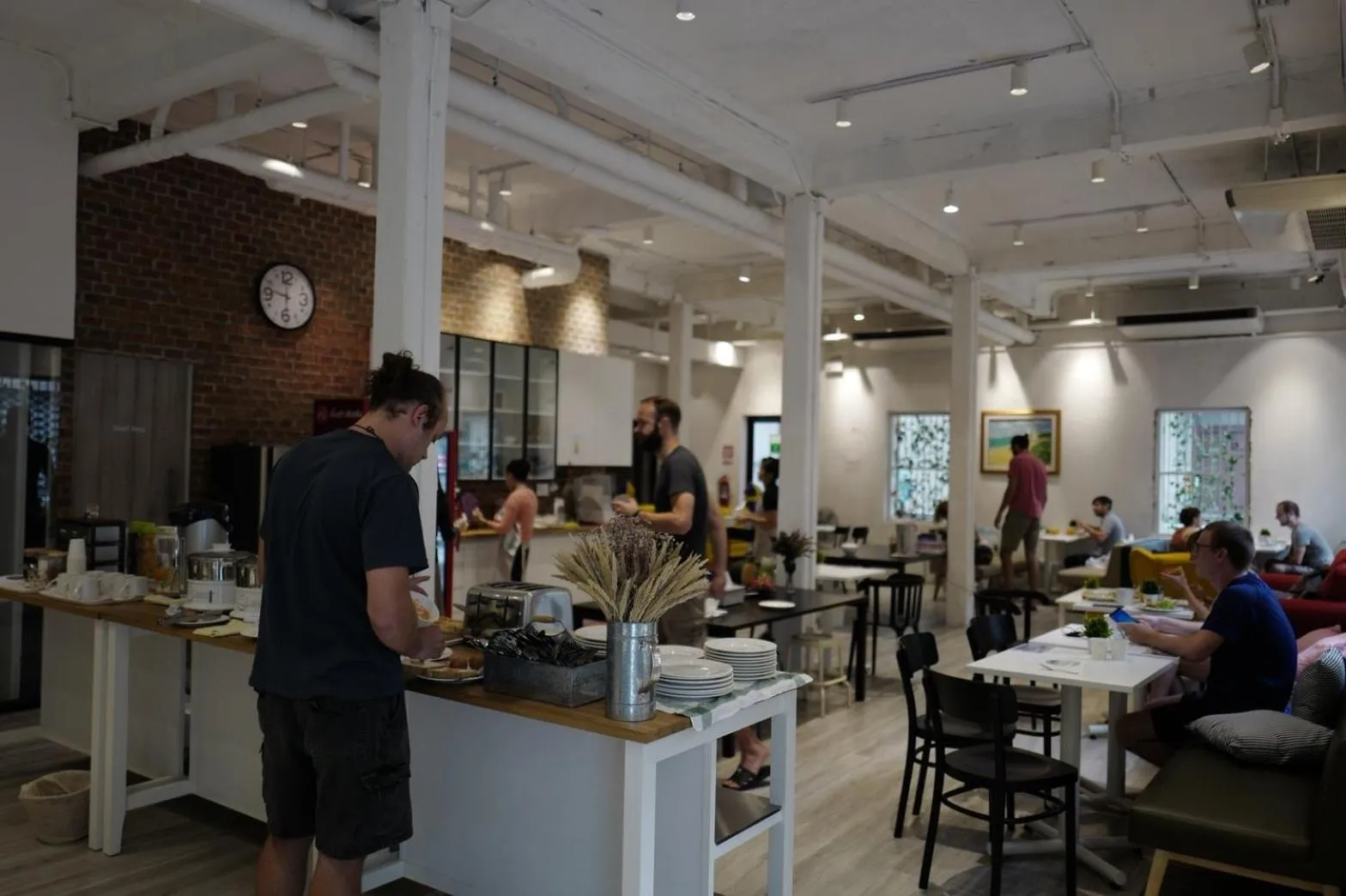 People in Norn Yaowarat Hotel