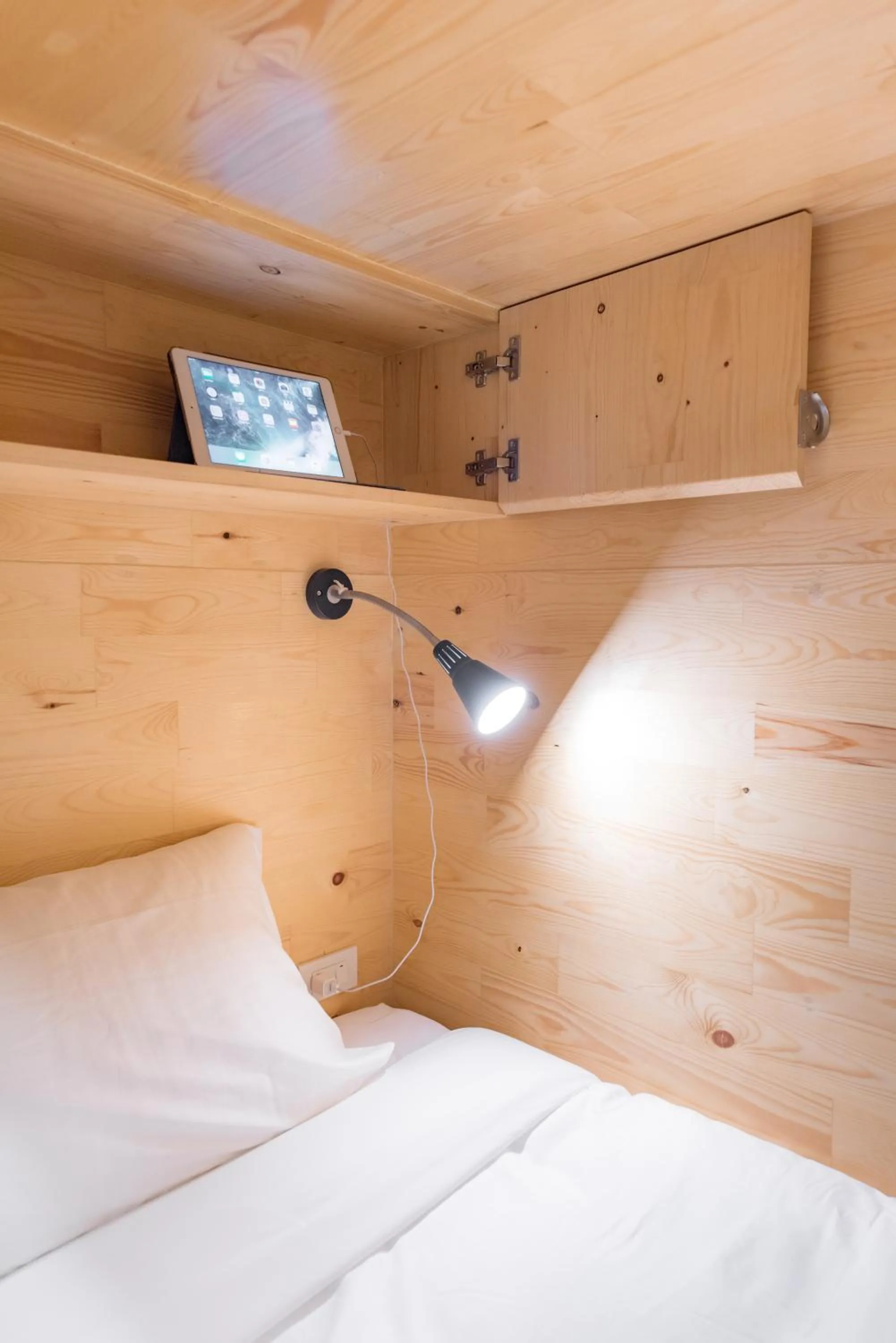 bunk bed, Bed in Norn Yaowarat Hotel