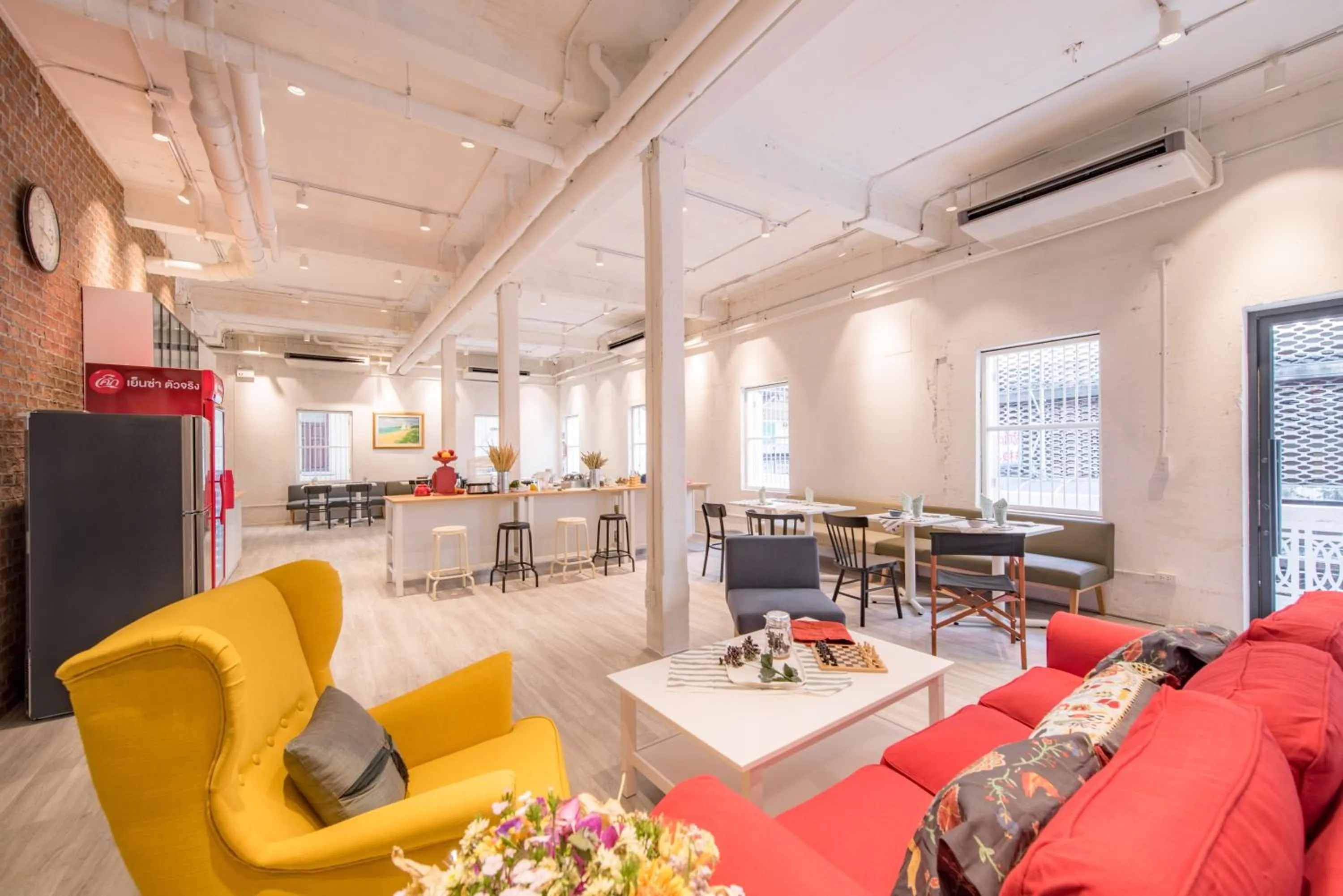 Restaurant/places to eat in Norn Yaowarat Hotel