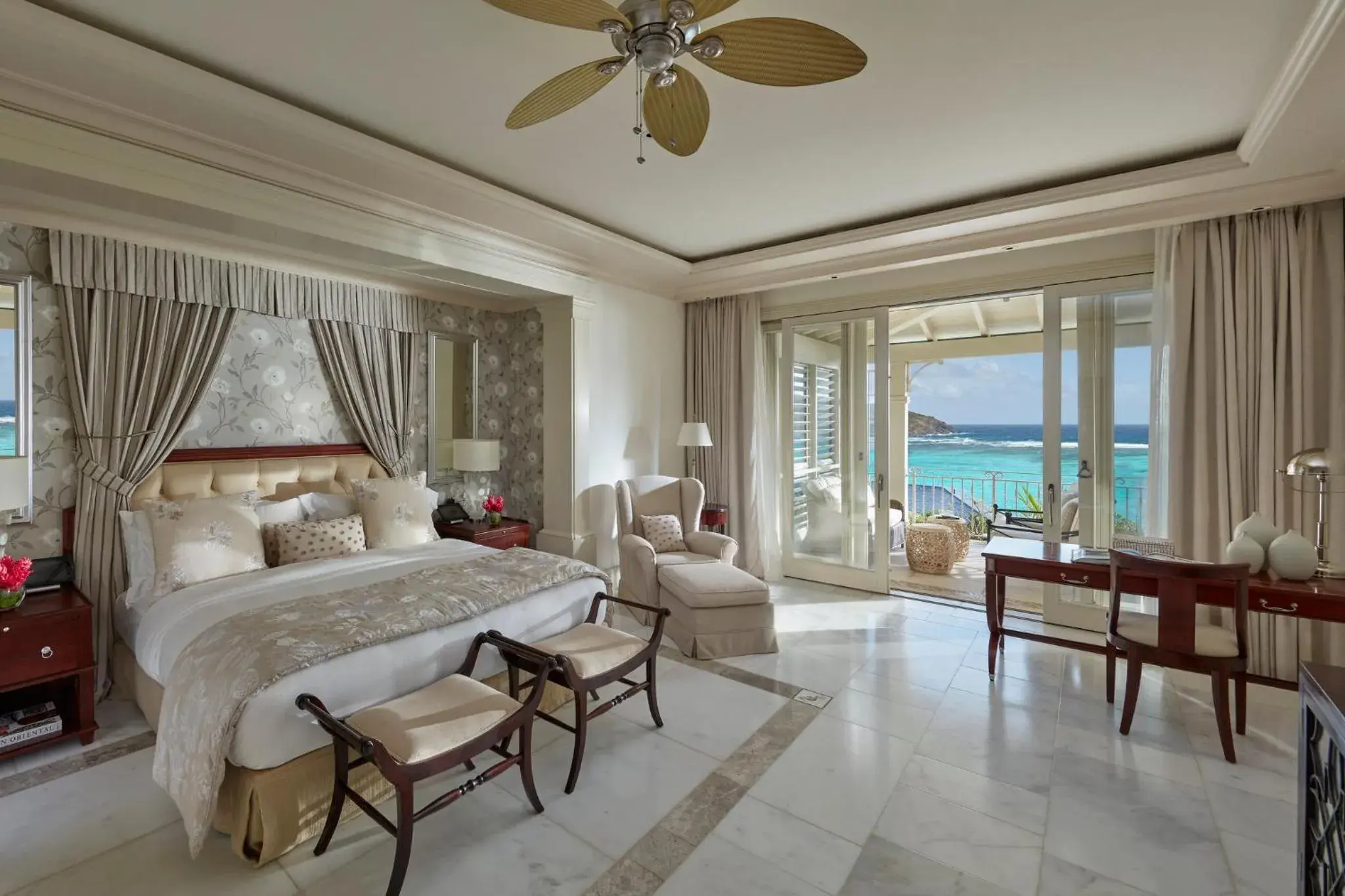 Property building, Bed in Mandarin Oriental, Canouan Property building, Bed in Mandarin Oriental, Canouan