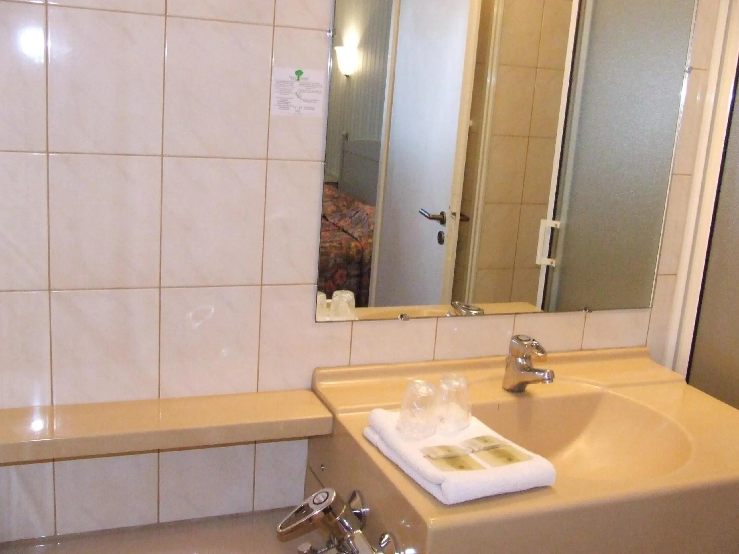 Bathroom in Hotel Spa Le Relais Du Bellay