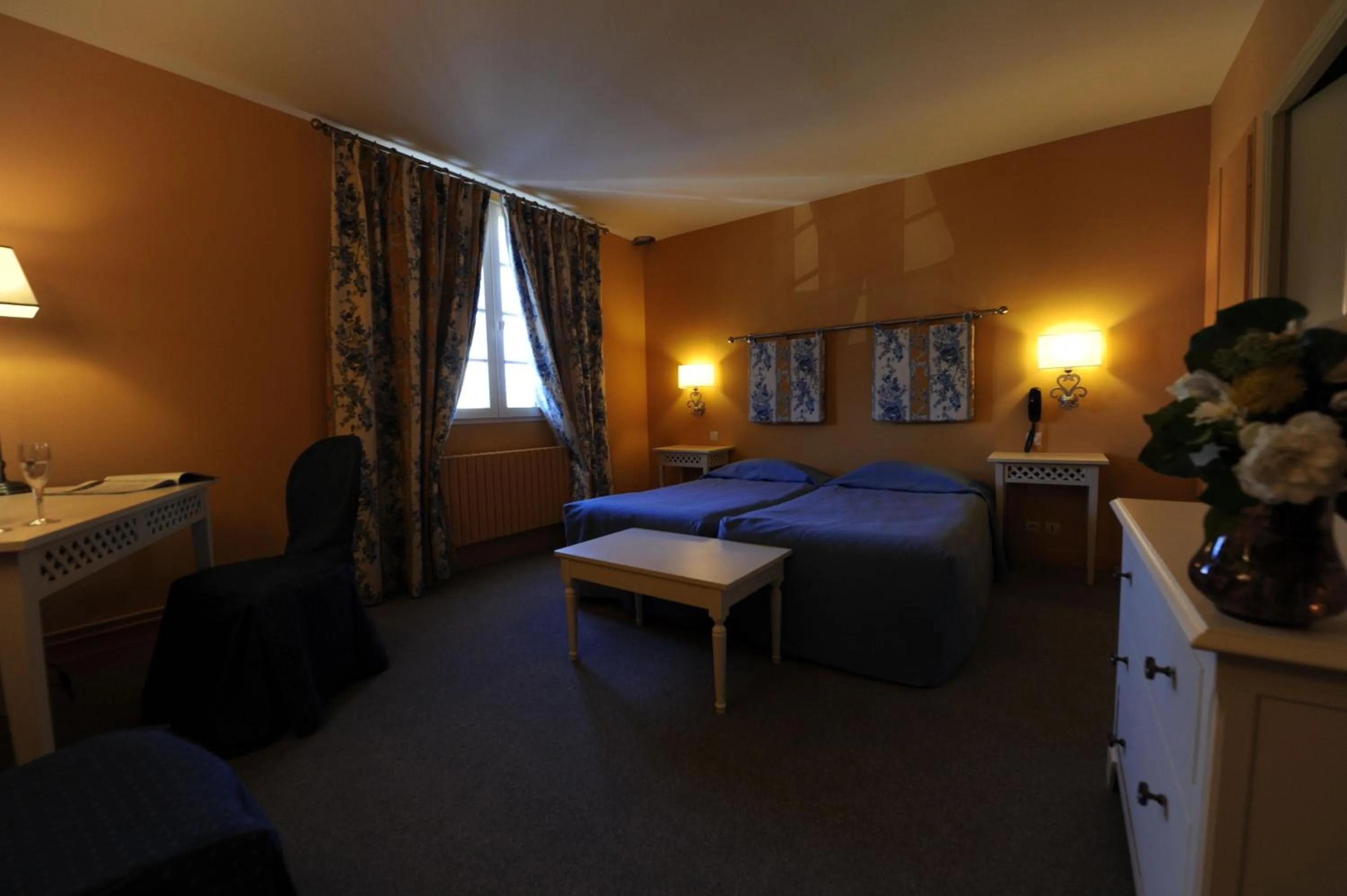 Bedroom in Hotel Spa Le Relais Du Bellay