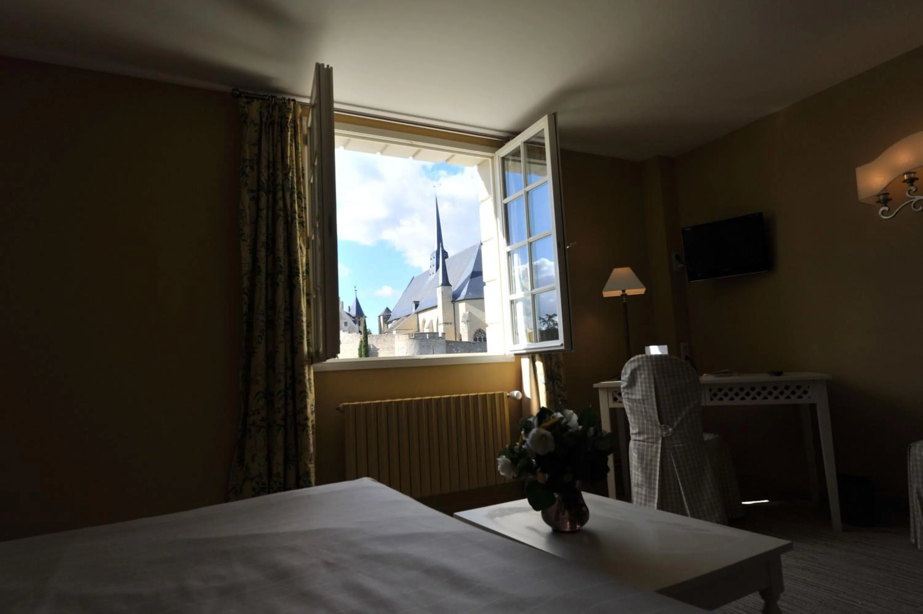 Bedroom in Hotel Spa Le Relais Du Bellay
