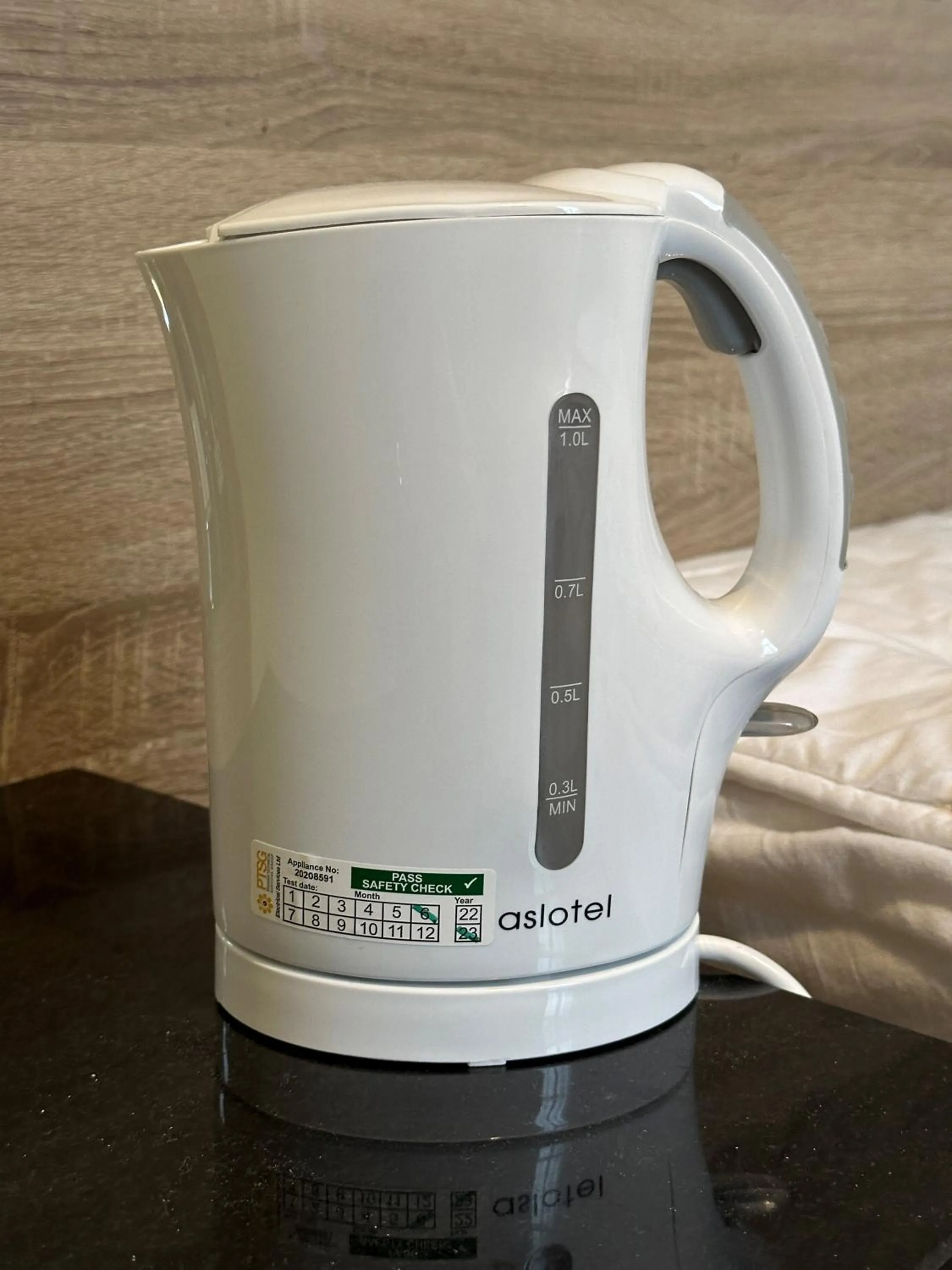 Coffee/tea facilities in Cairn Hotel & Apartments