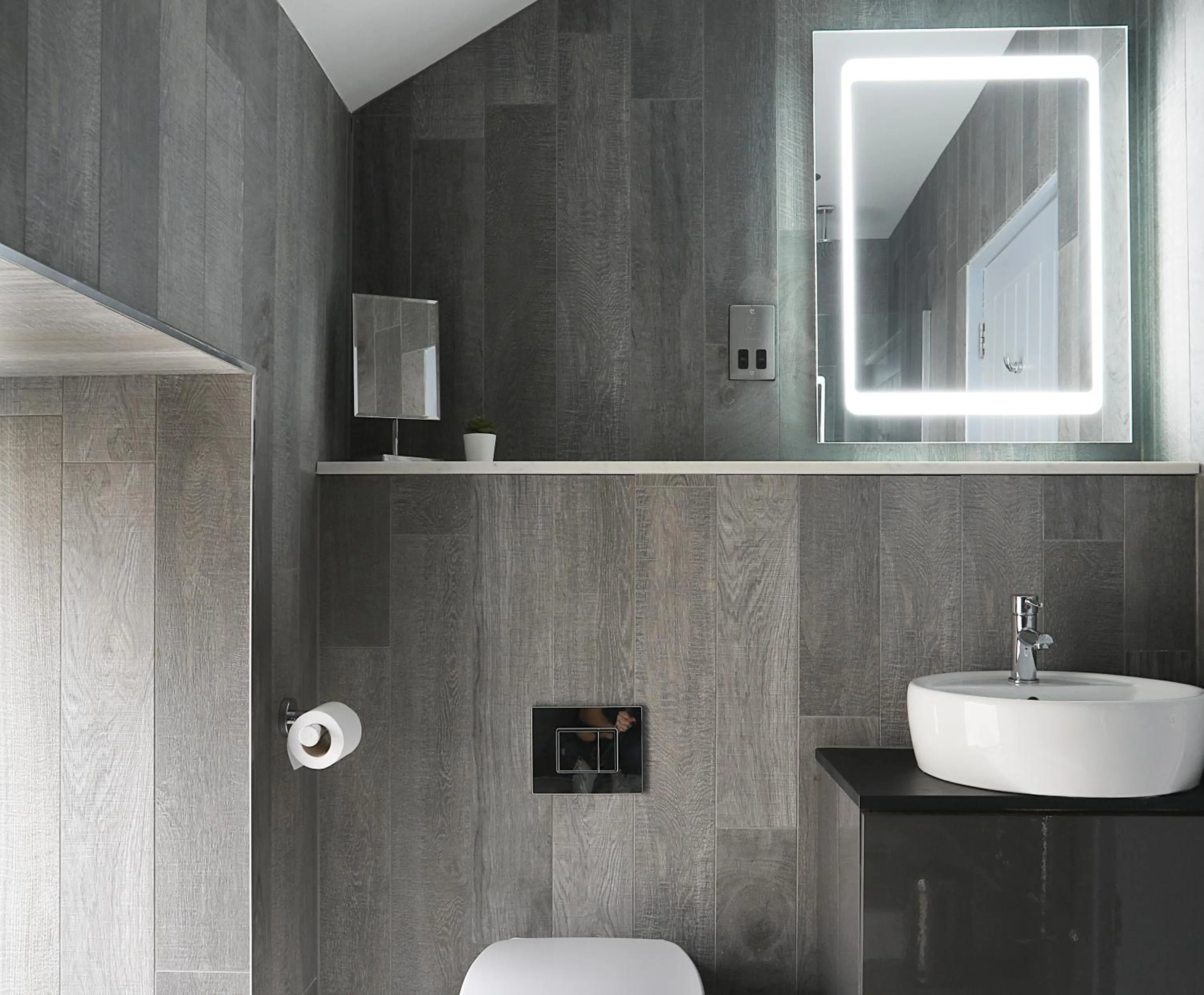 Toilet in Cairn Hotel & Apartments