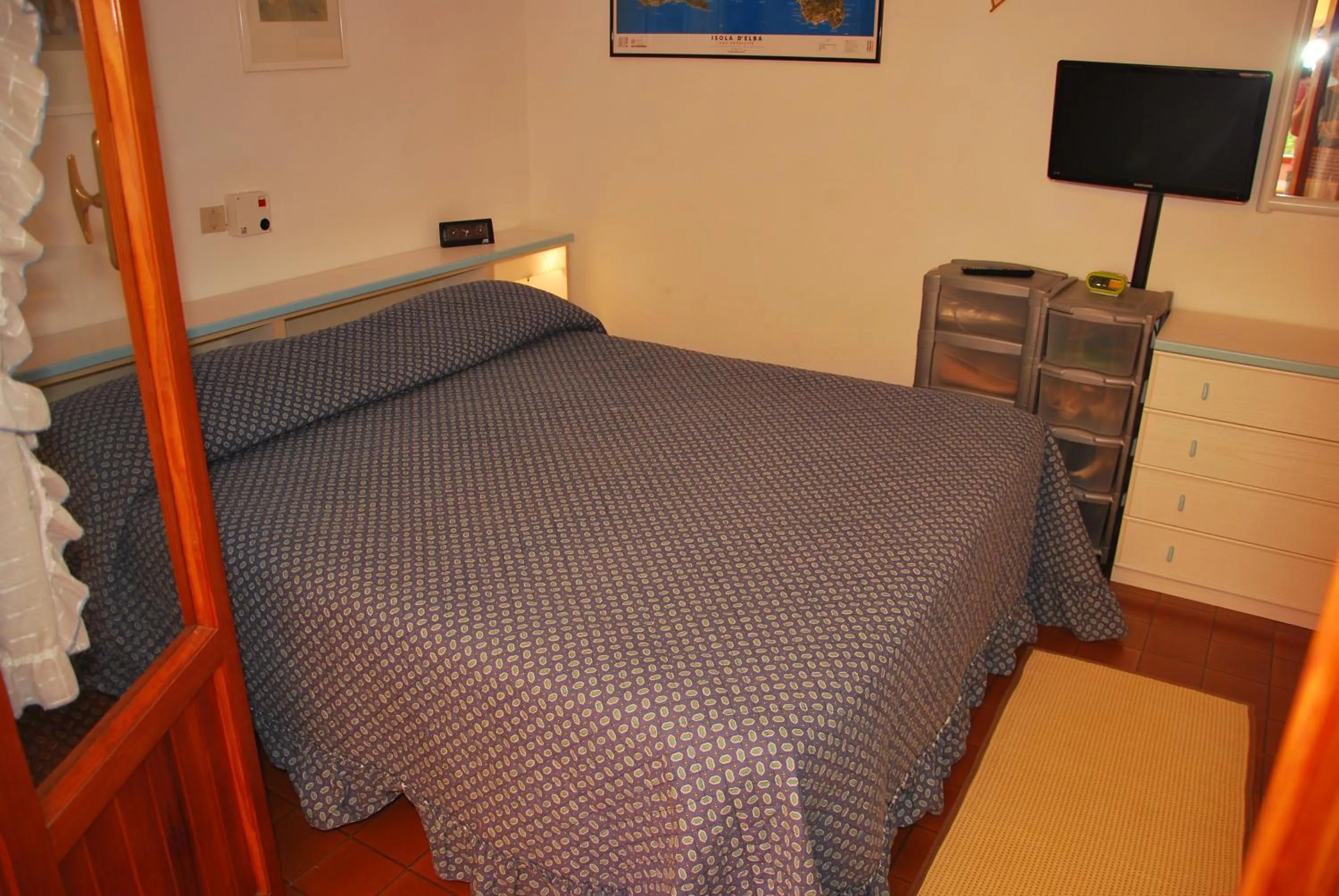 Bedroom, Bed in Appartamenti Camelia e Gabry - Zona mare con posti auto e terrazze