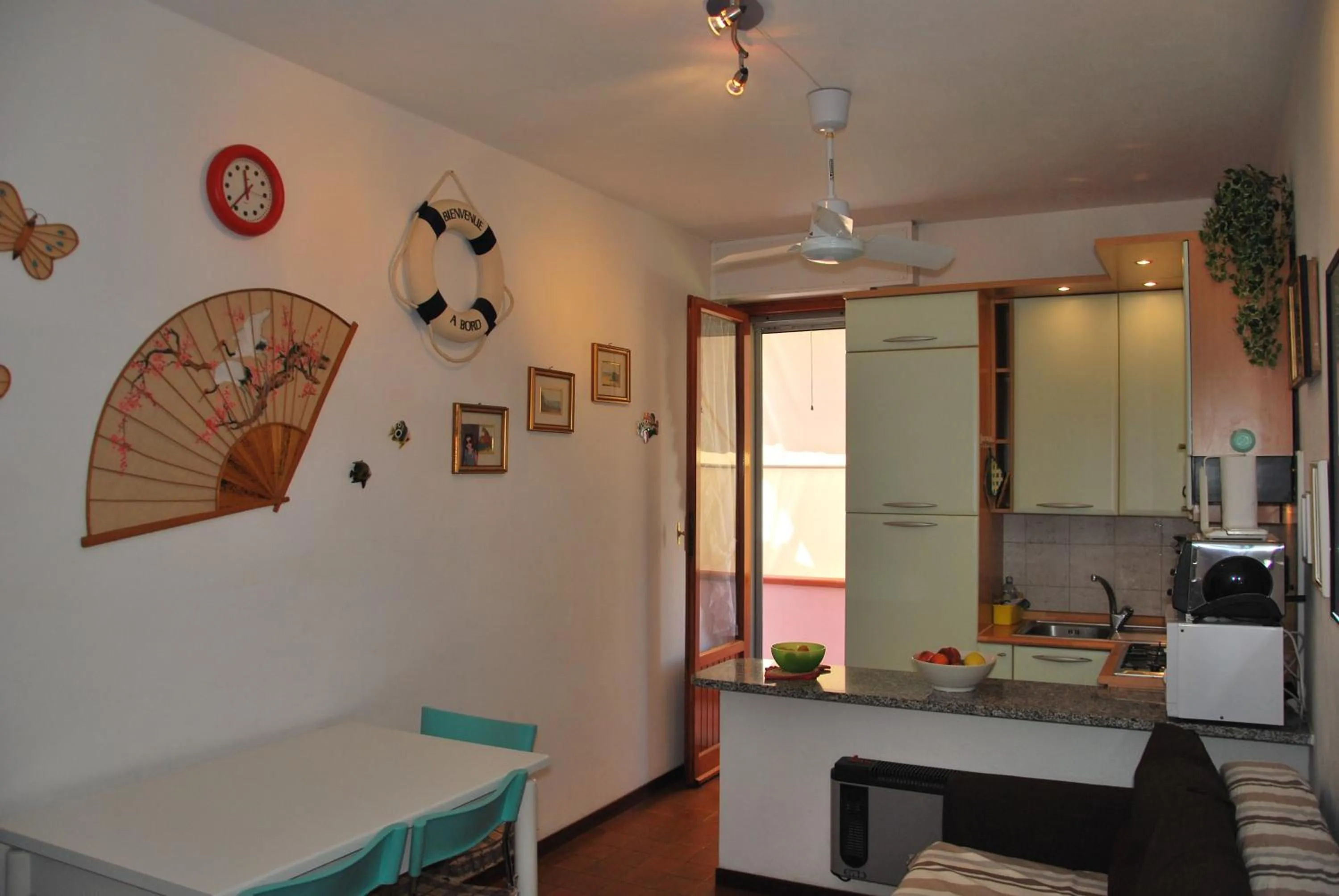 Kitchen or kitchenette in Appartamenti Camelia e Gabry - Zona mare con posti auto e terrazze