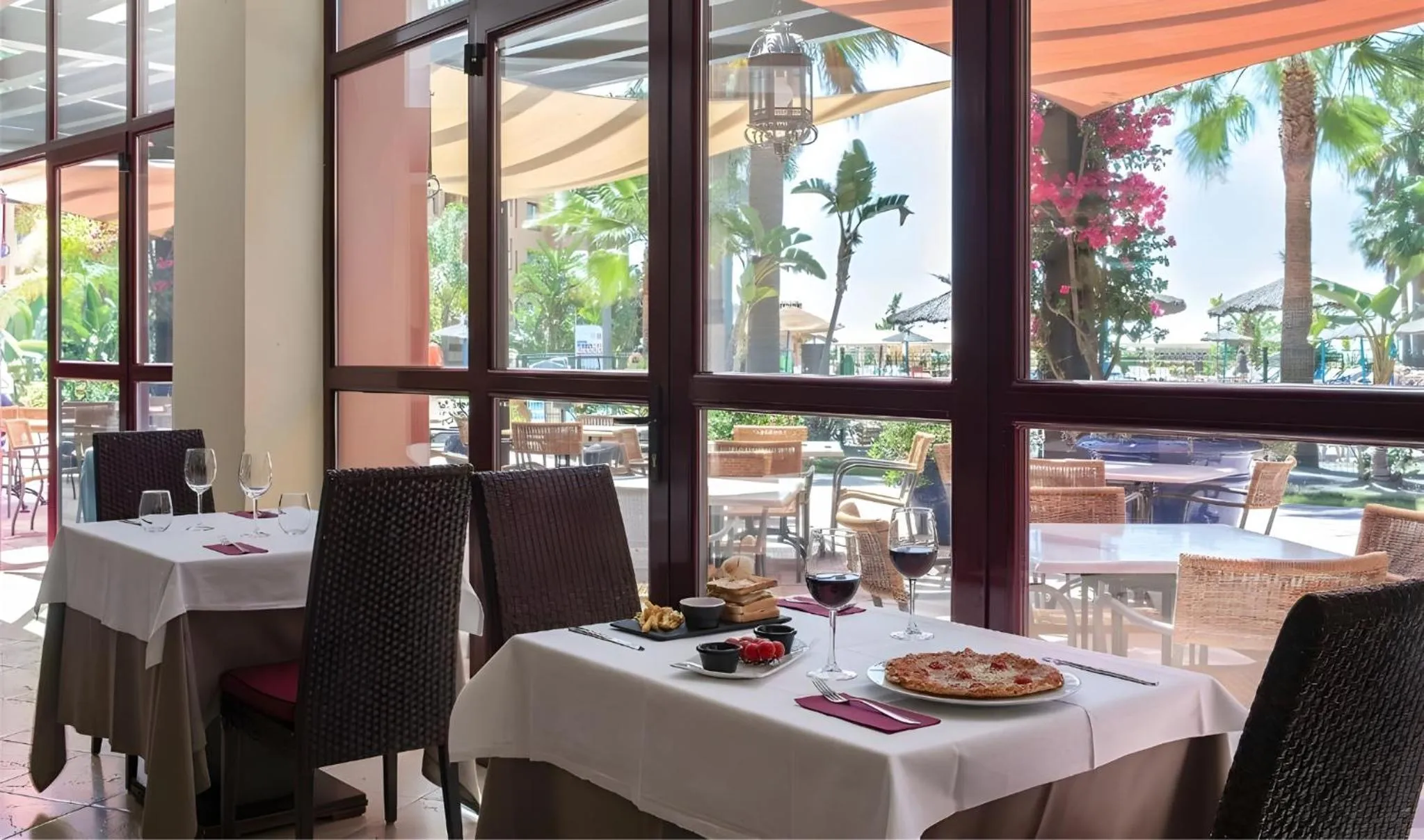 Restaurant/places to eat in Hotel Oh Nice Caledonia