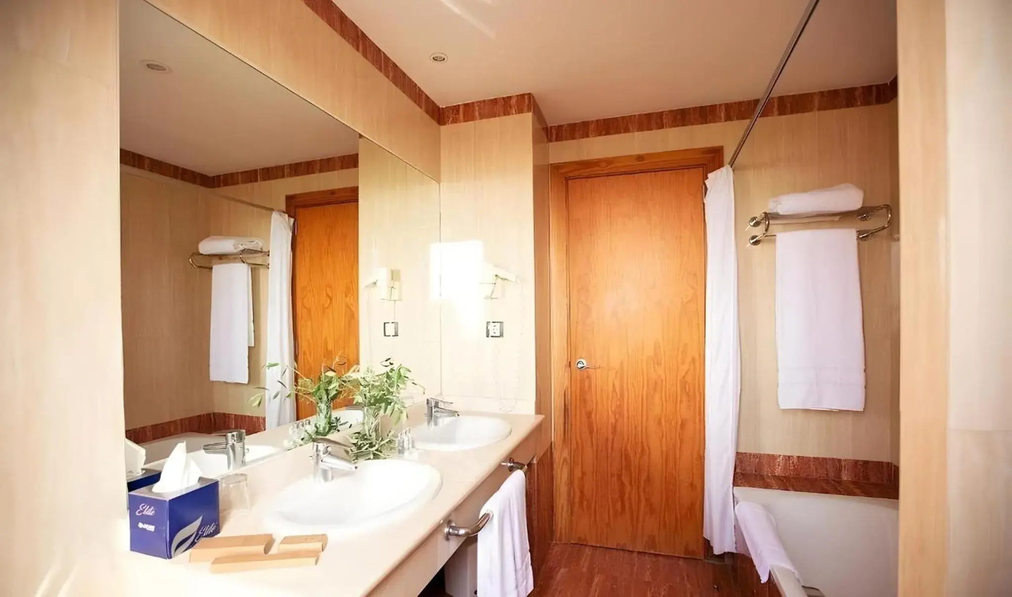 Bathroom in Bakour Oh Nice Costa del Sol Bathroom in Bakour Oh Nice Costa del Sol