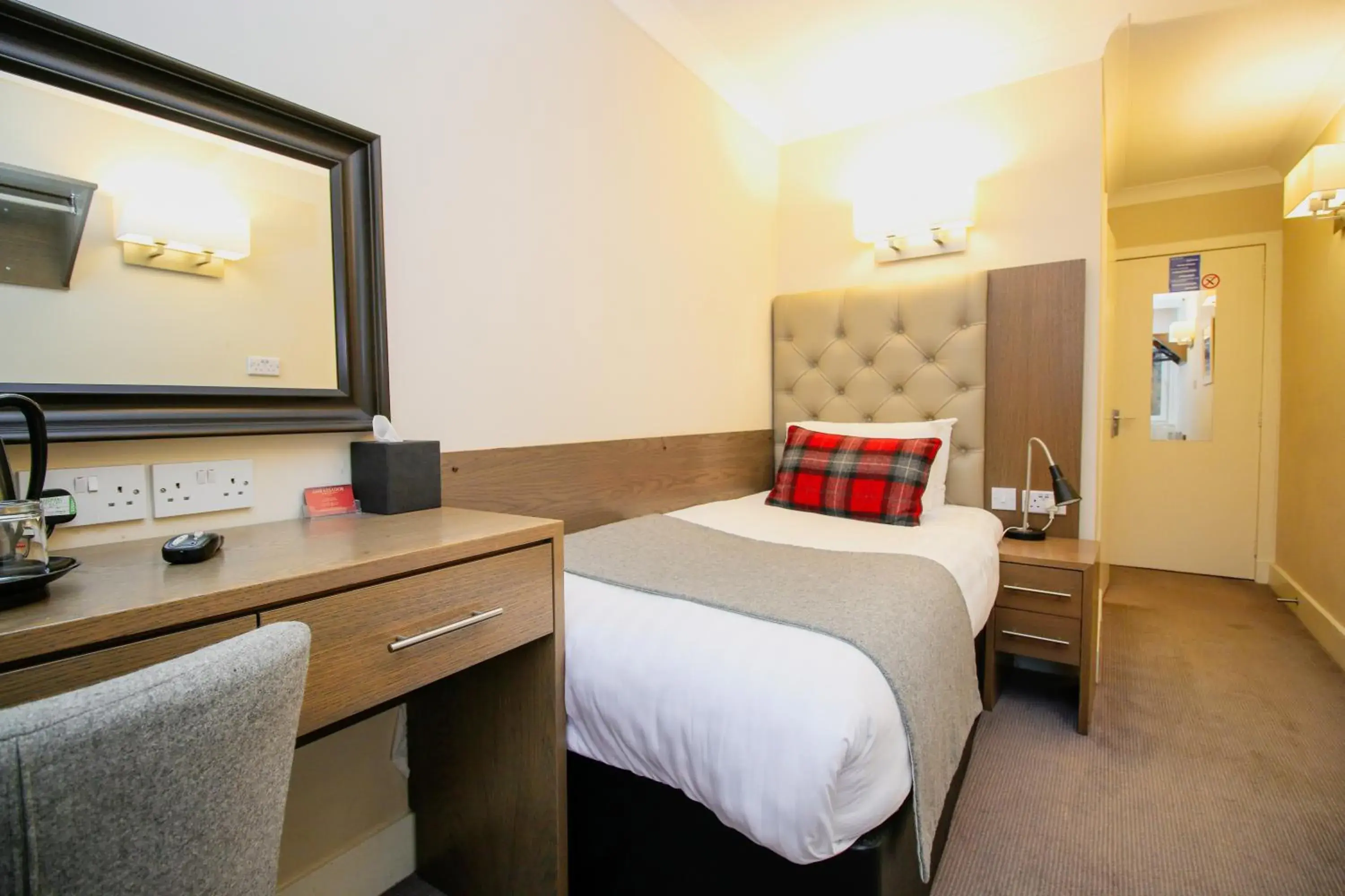 Single Room - single occupancy in Ambassador Hotel Single Room - single occupancy in Ambassador Hotel