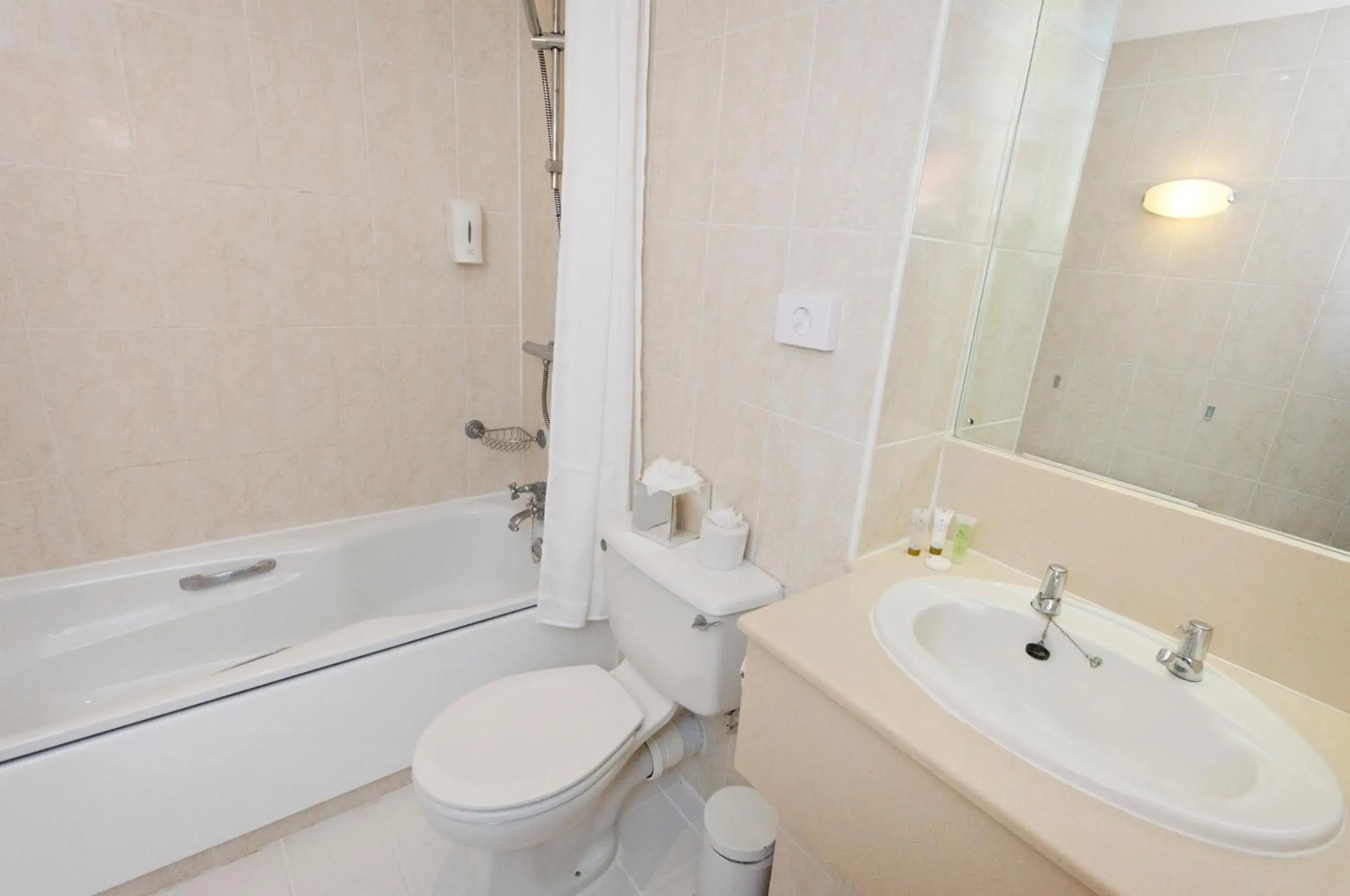 Bathroom in Basingstoke Country Hotel & Spa Bathroom in Basingstoke Country Hotel & Spa