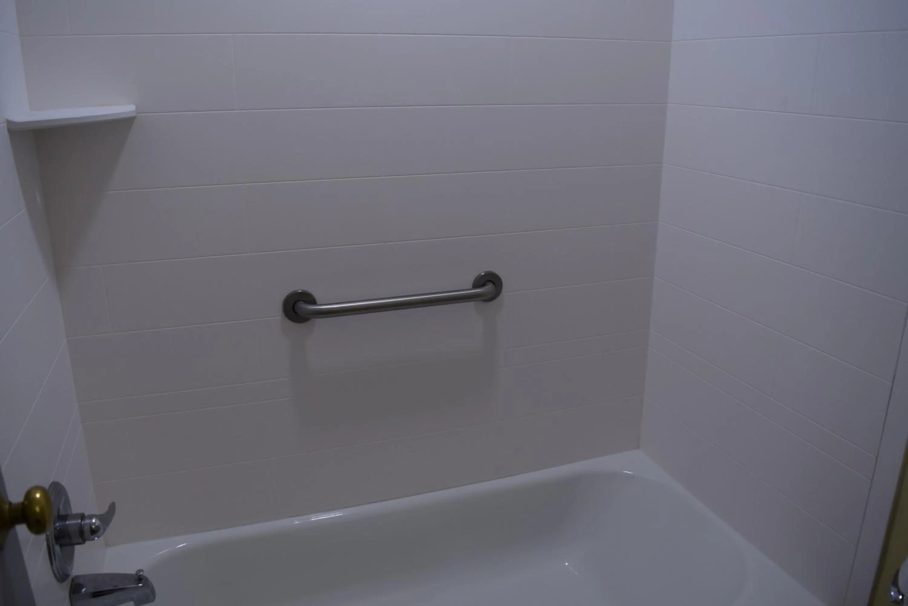 Bathroom in White Oaks Motel Pennsville/Carneys Point