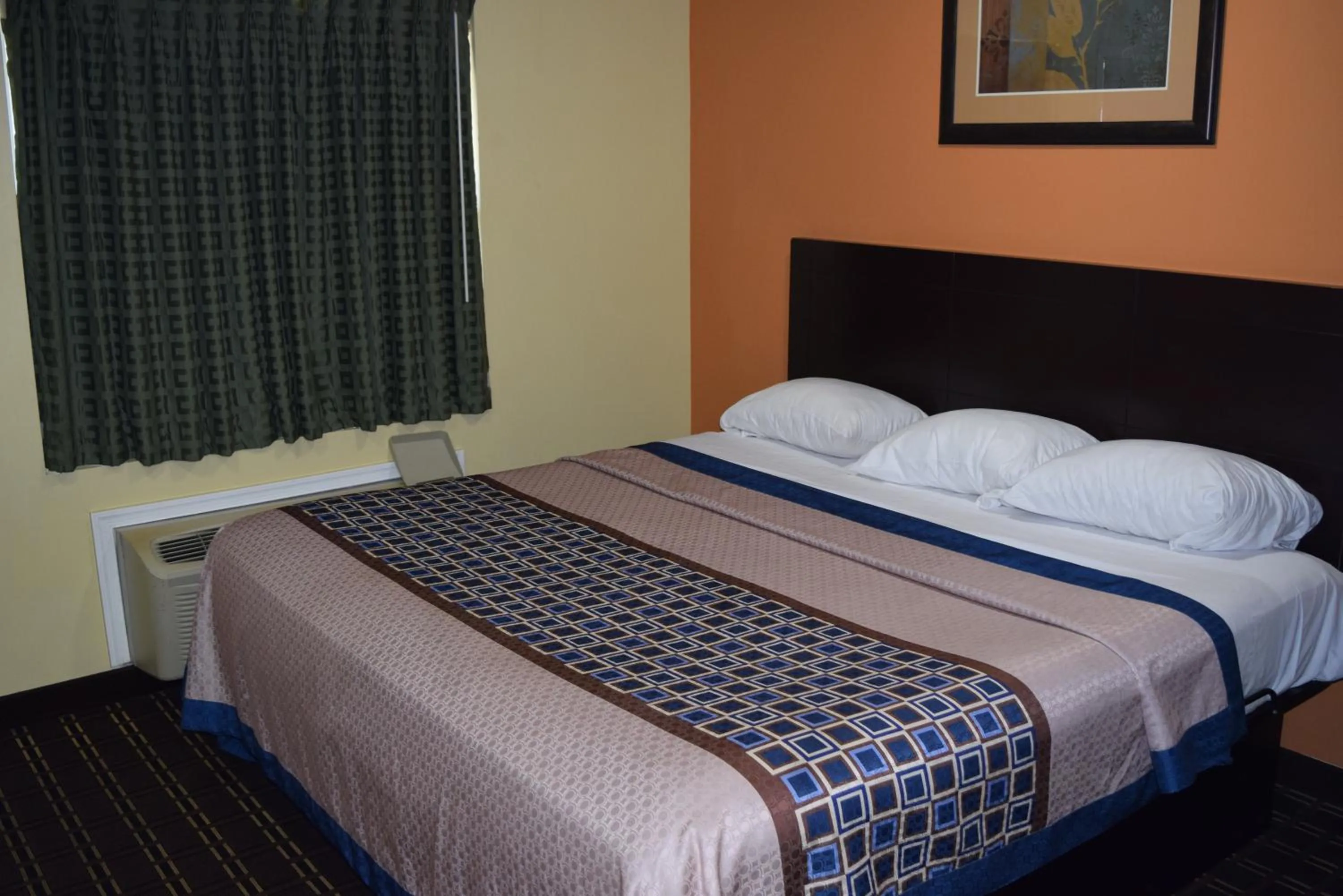 Bed in White Oaks Motel Pennsville/Carneys Point