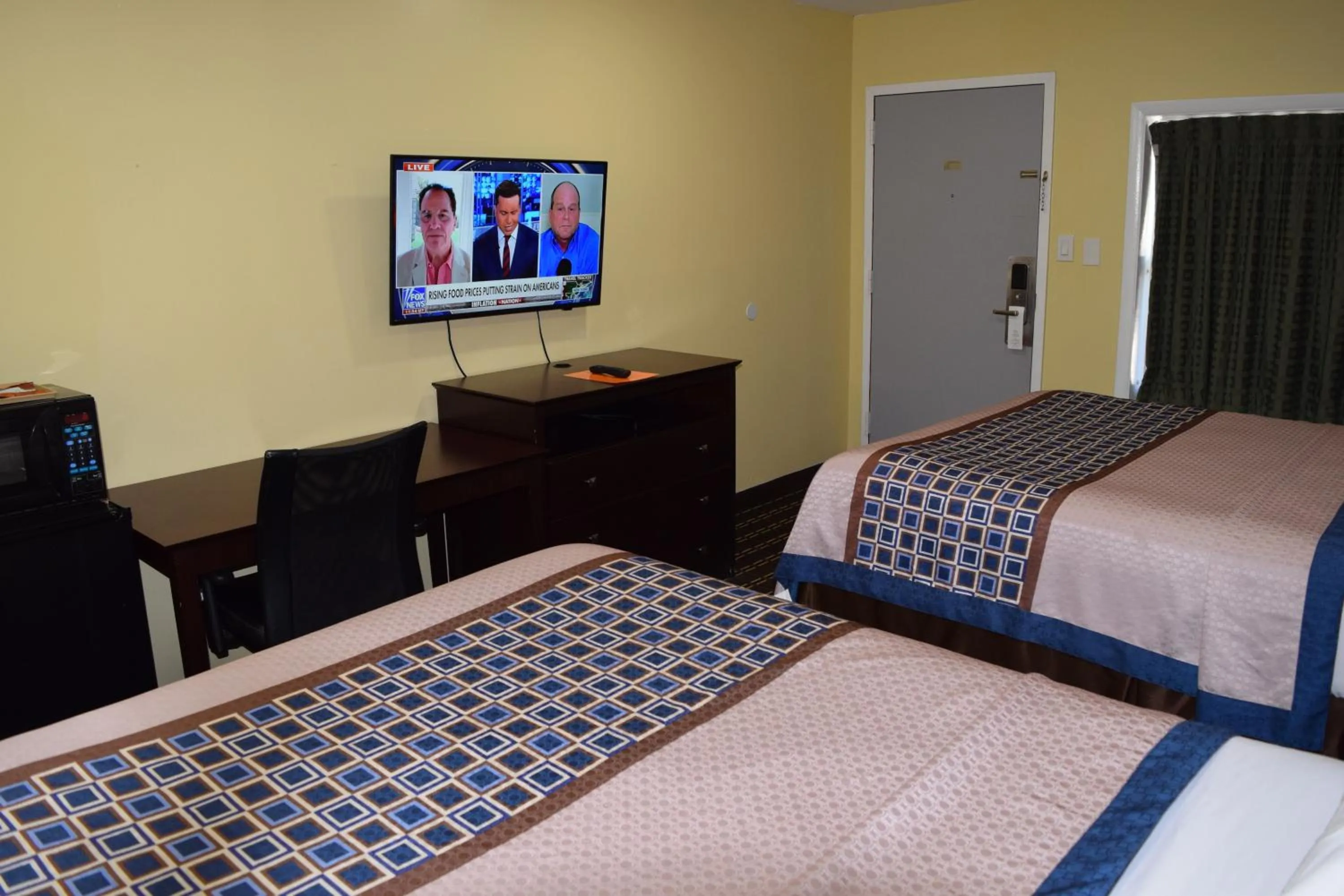 TV and multimedia, Bed in White Oaks Motel Pennsville/Carneys Point