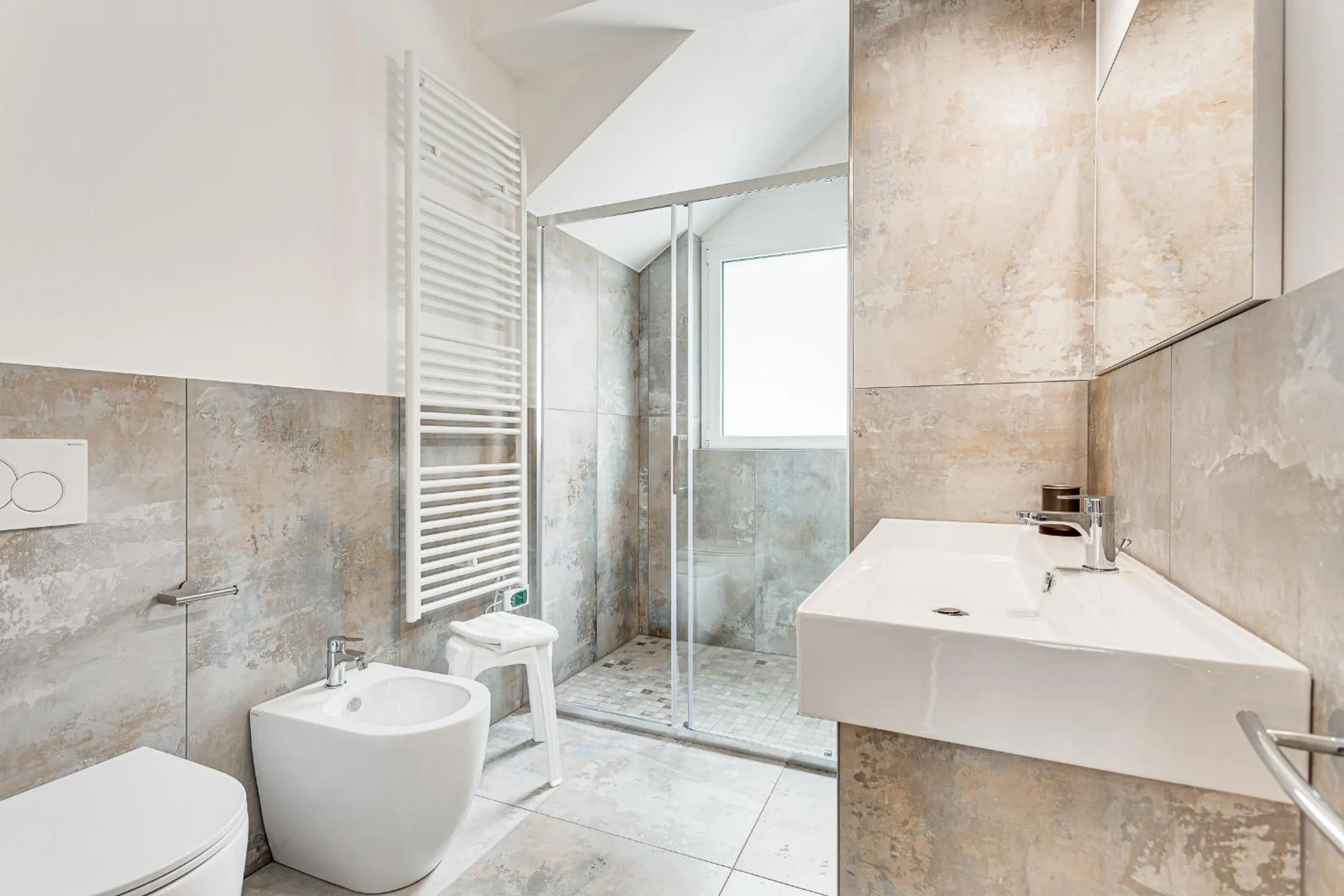 Shower in Hotel Belturismo