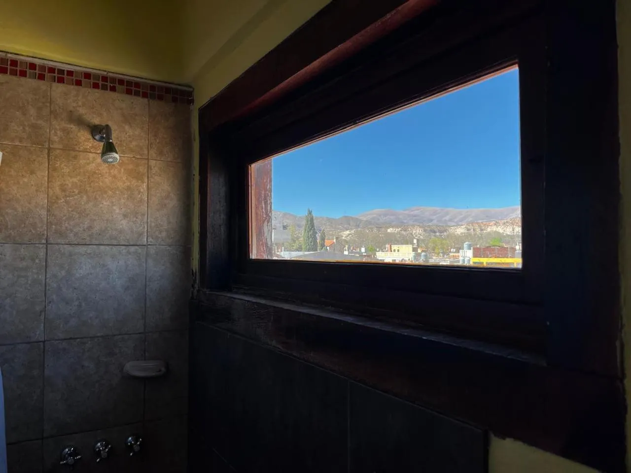 Shower in Solar de la Quebrada