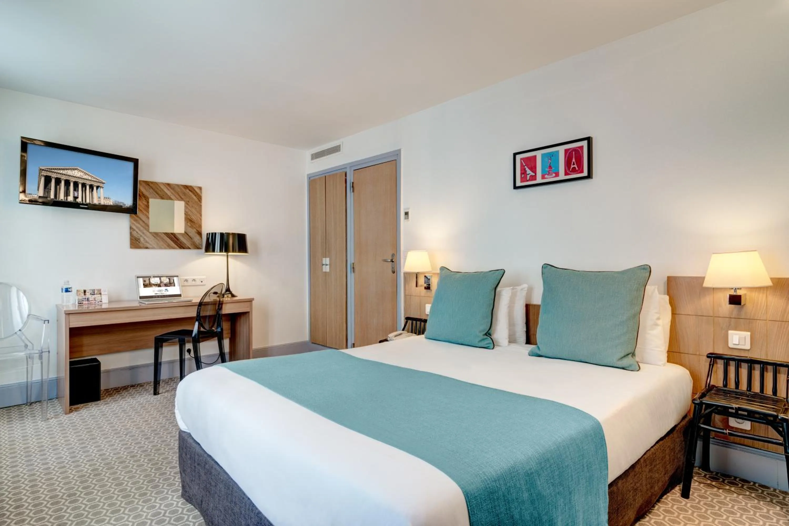 Bedroom in Hotel Caumartin Opéra - Astotel