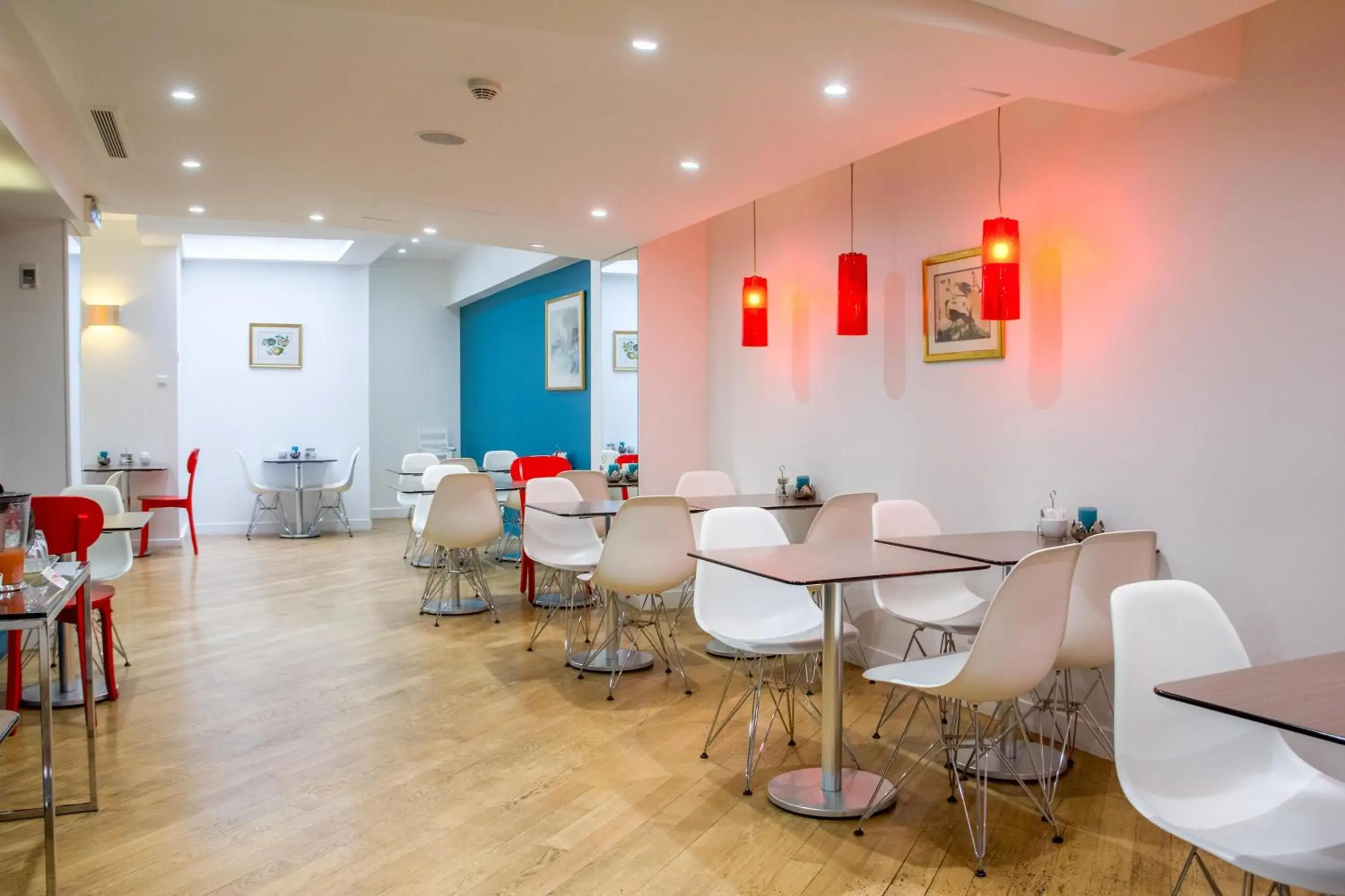 Lounge or bar in Hotel Caumartin Opéra - Astotel Lounge or bar in Hotel Caumartin Opéra - Astotel