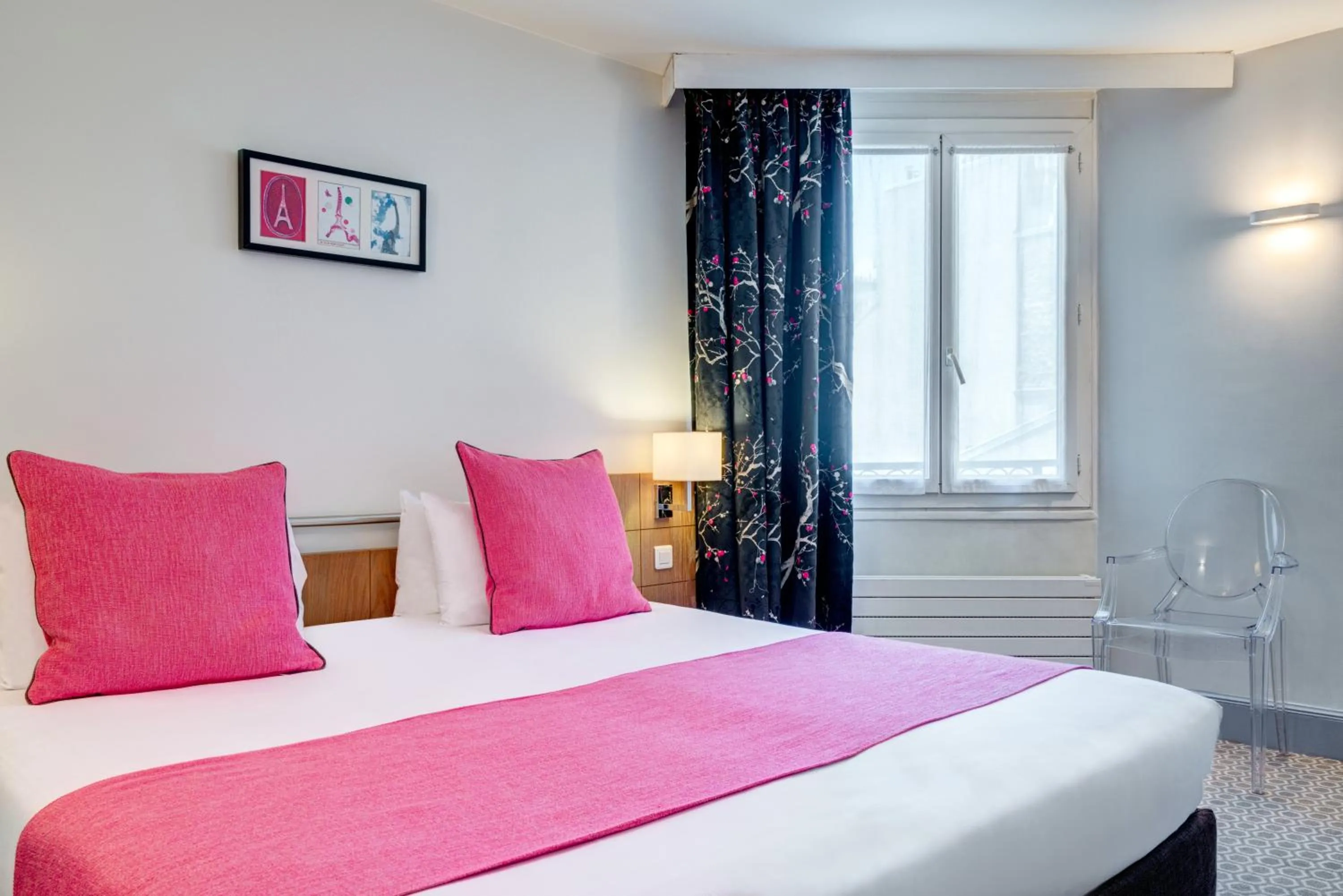 Bedroom in Hotel Caumartin Opéra - Astotel