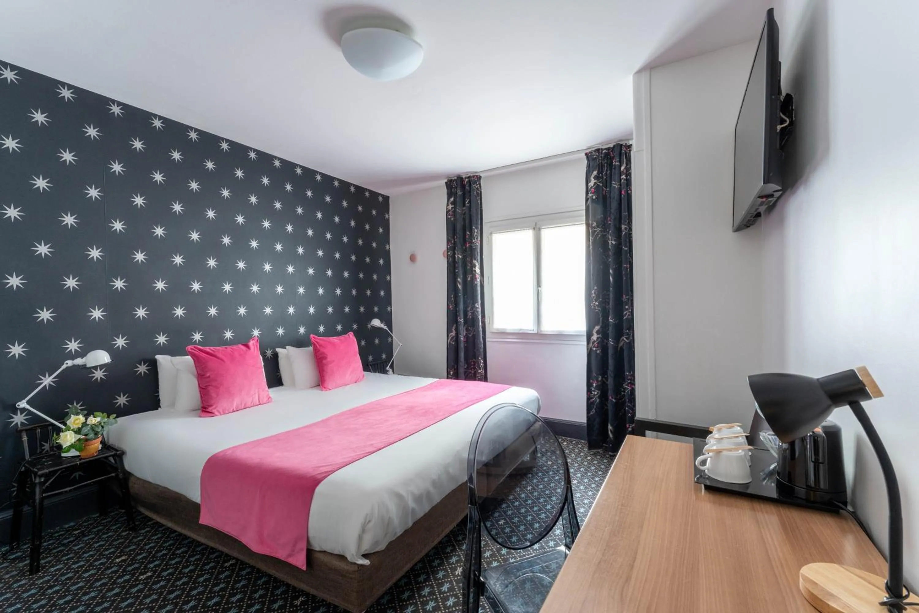 Bed in Hotel Caumartin Opéra - Astotel