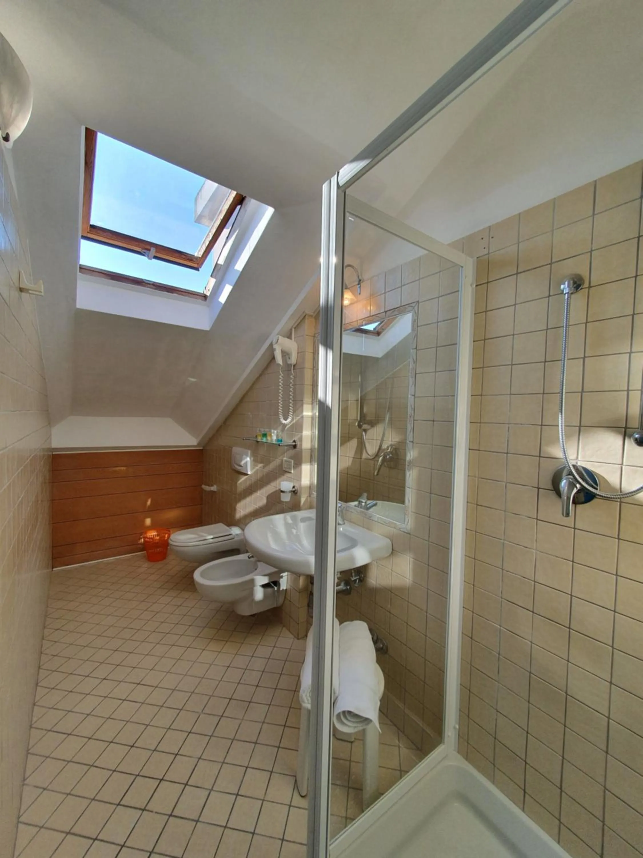 Shower in Hotel Marina