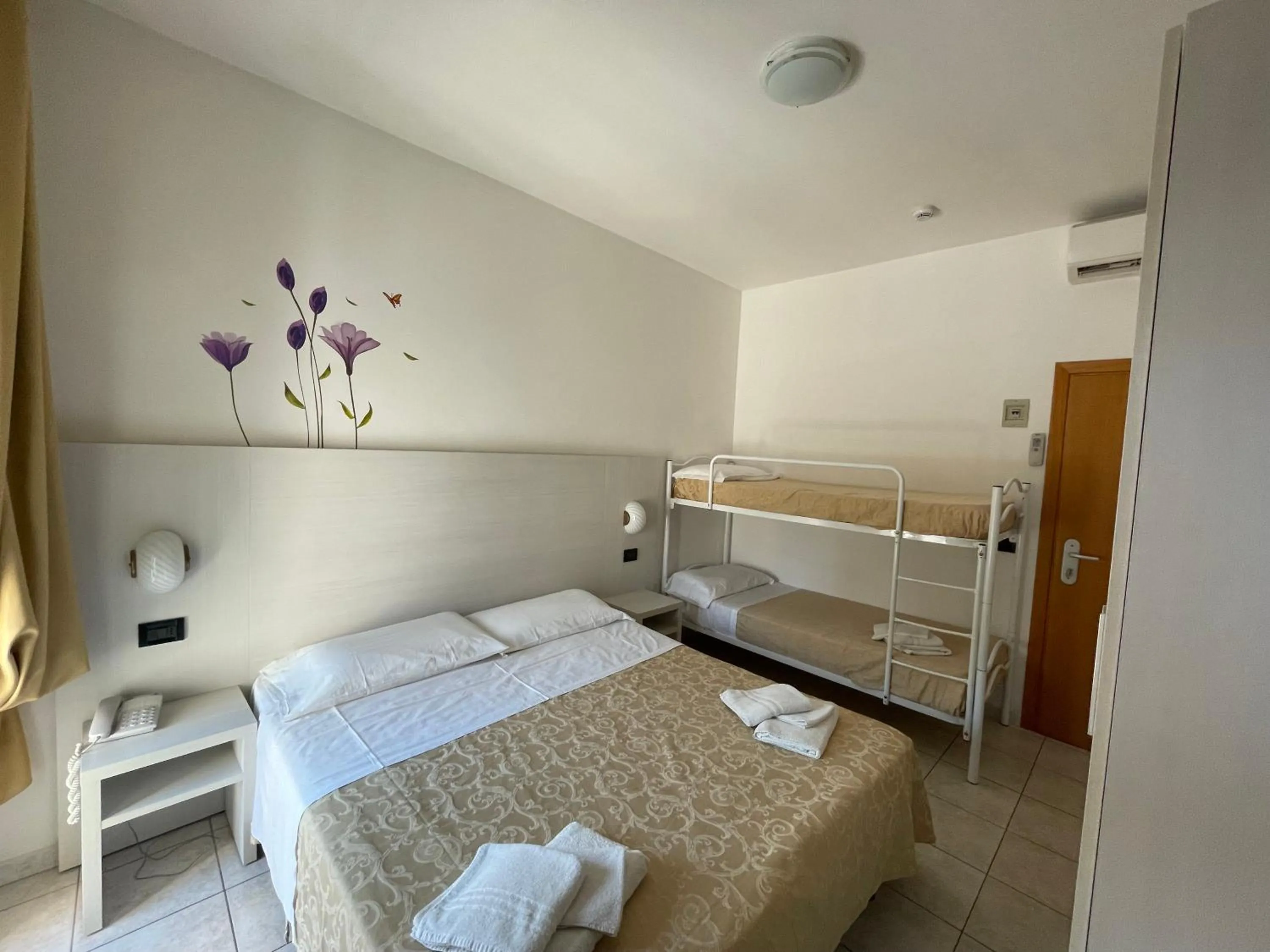 Bedroom, Bed in Hotel Marina