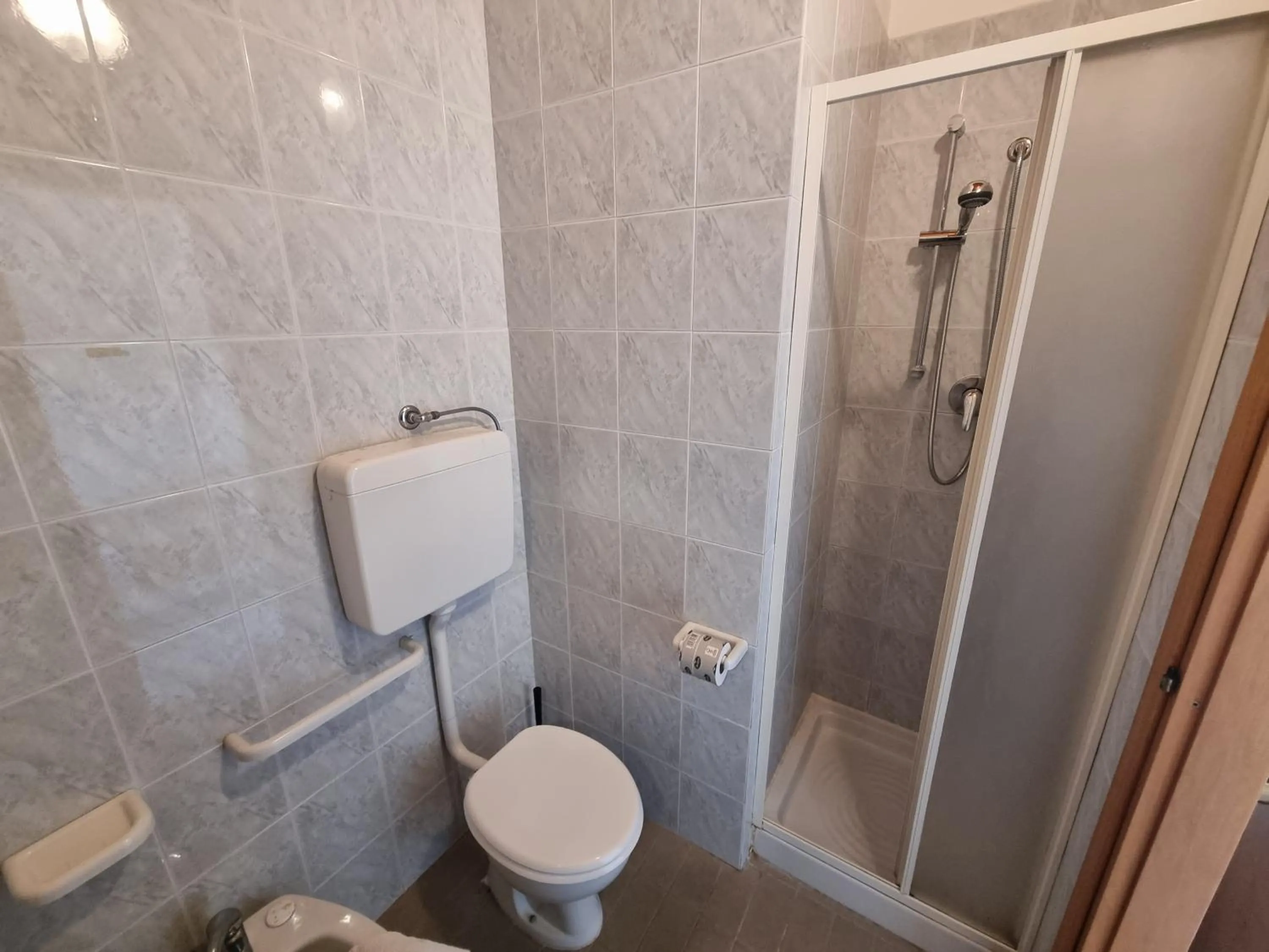 Shower in Hotel Marina