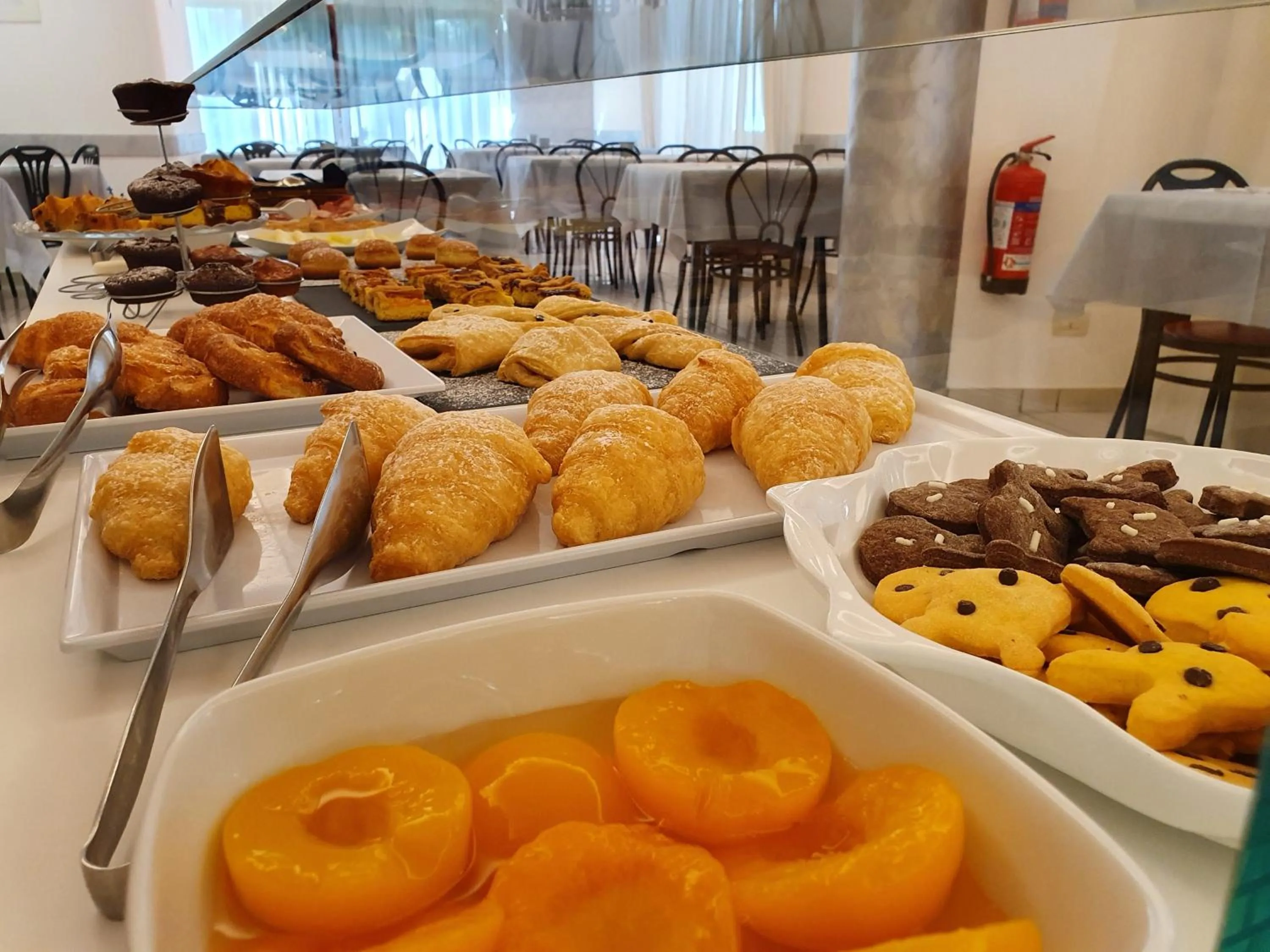 Restaurant/places to eat in Hotel Marina