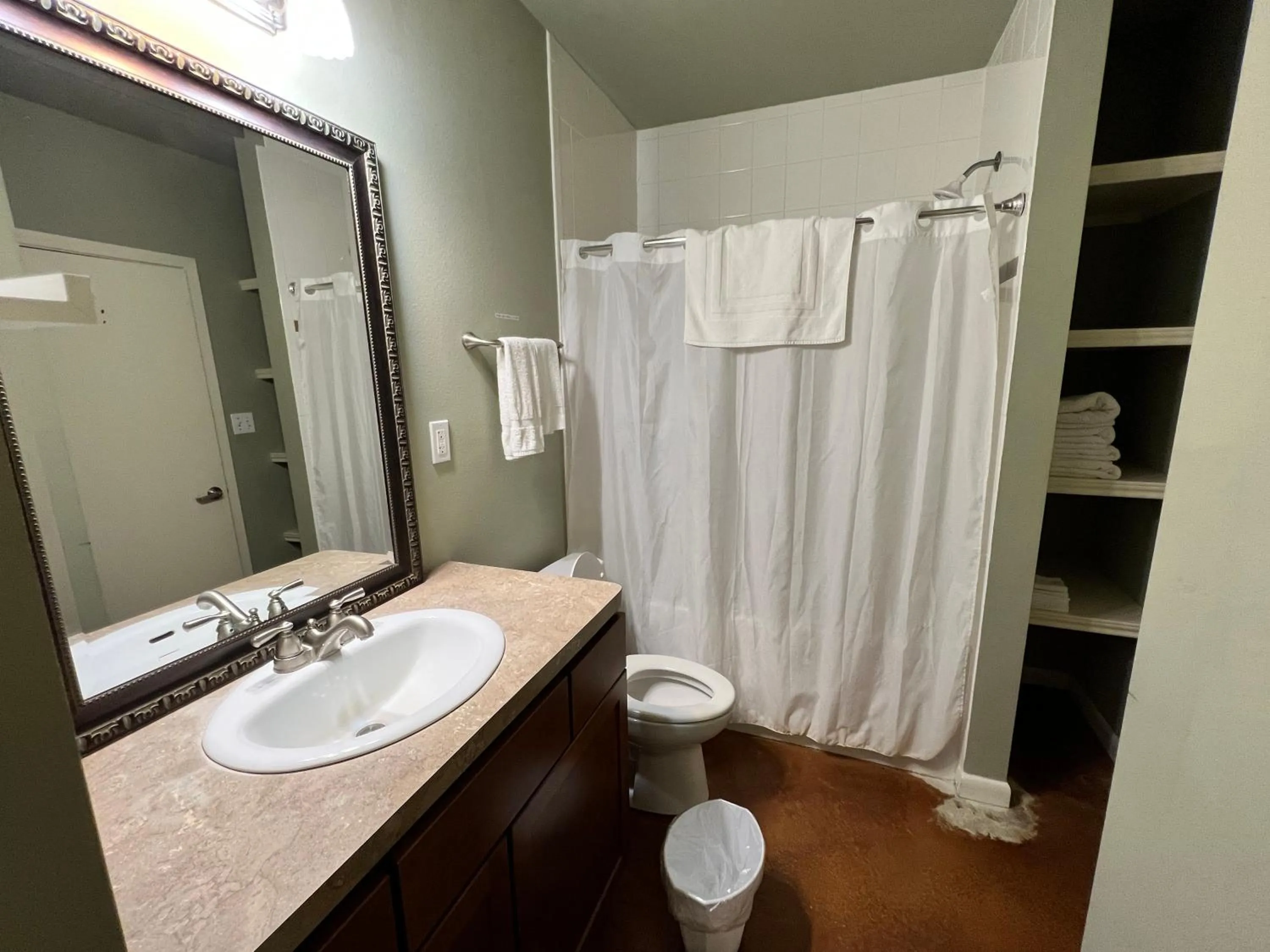 Shower in Painted Sky Inn