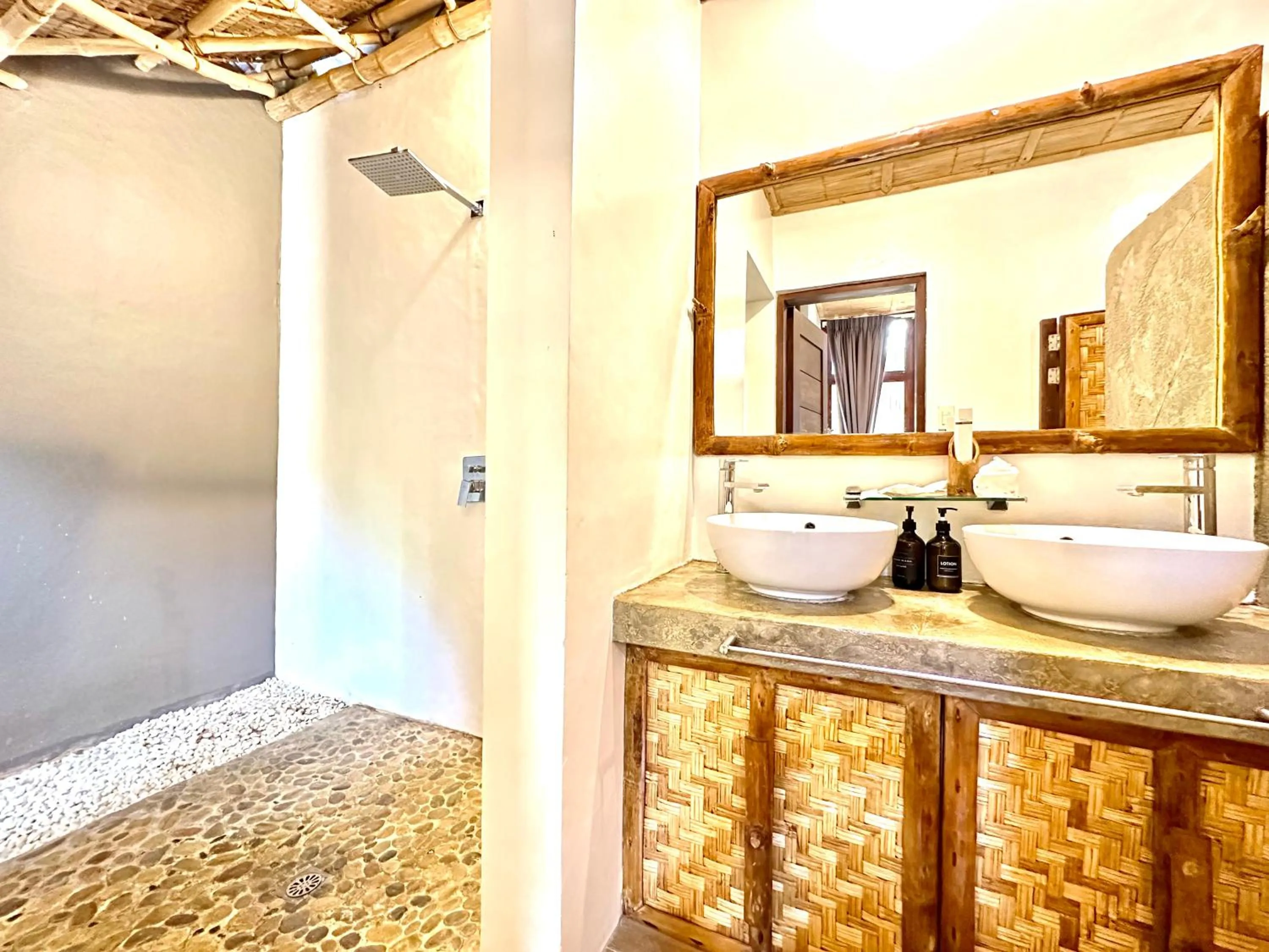 Shower in Buko Beach Resort